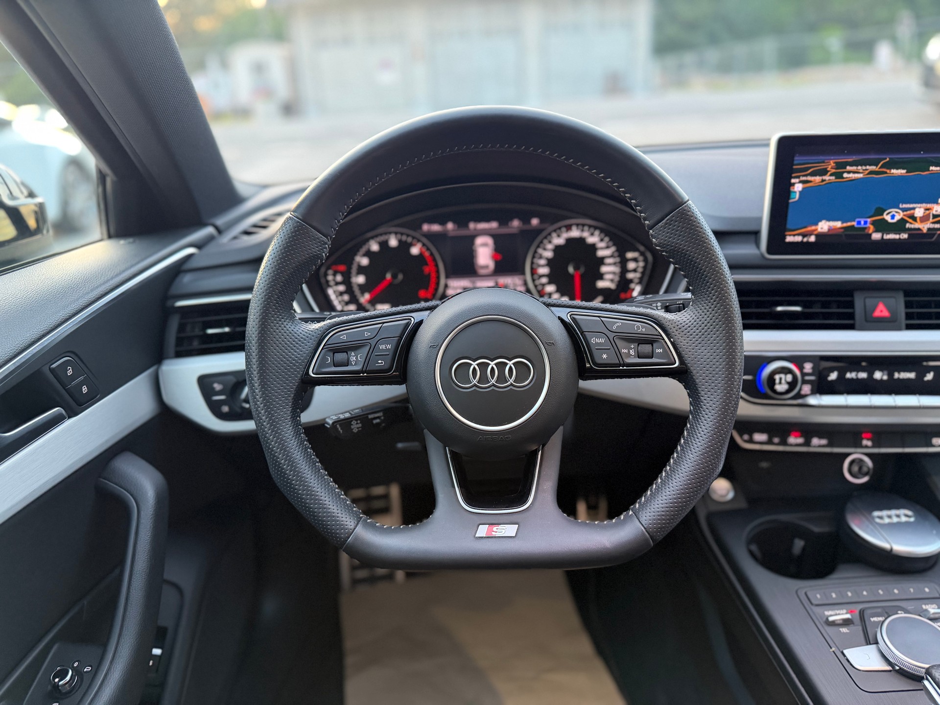 AUDI A4 Avant 2.0 TFSI Sport quattro S-tronic-image-15