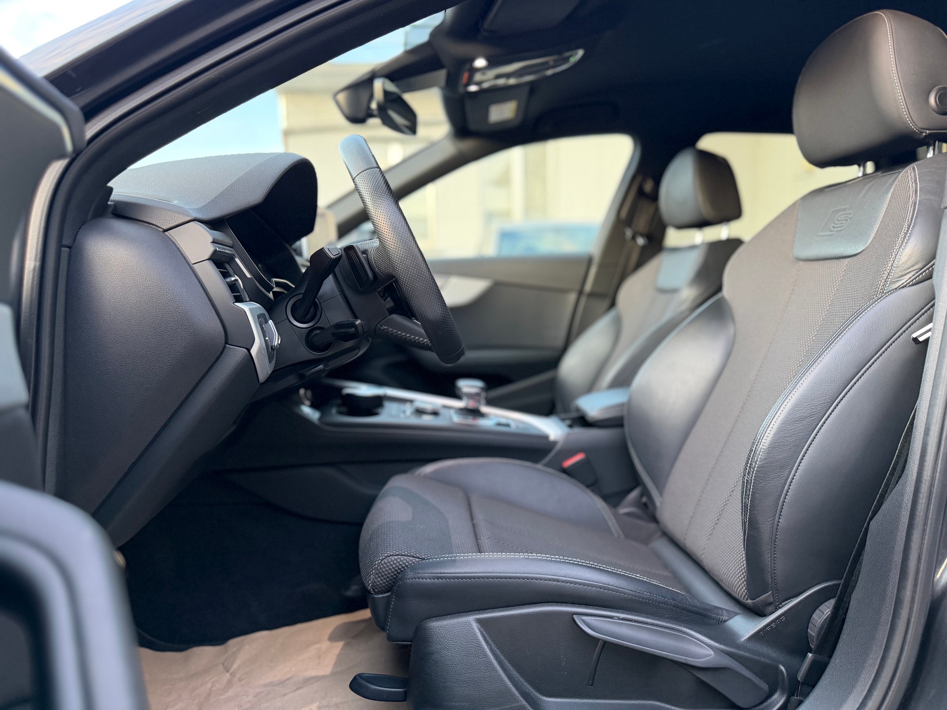 AUDI A4 Avant 2.0 TFSI Sport quattro S-tronic-image-9