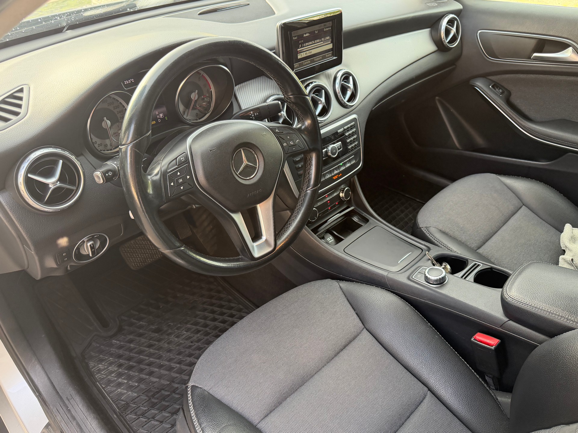 MERCEDES-BENZ GLA 200 CDI Urban 7G-DCT-image-8