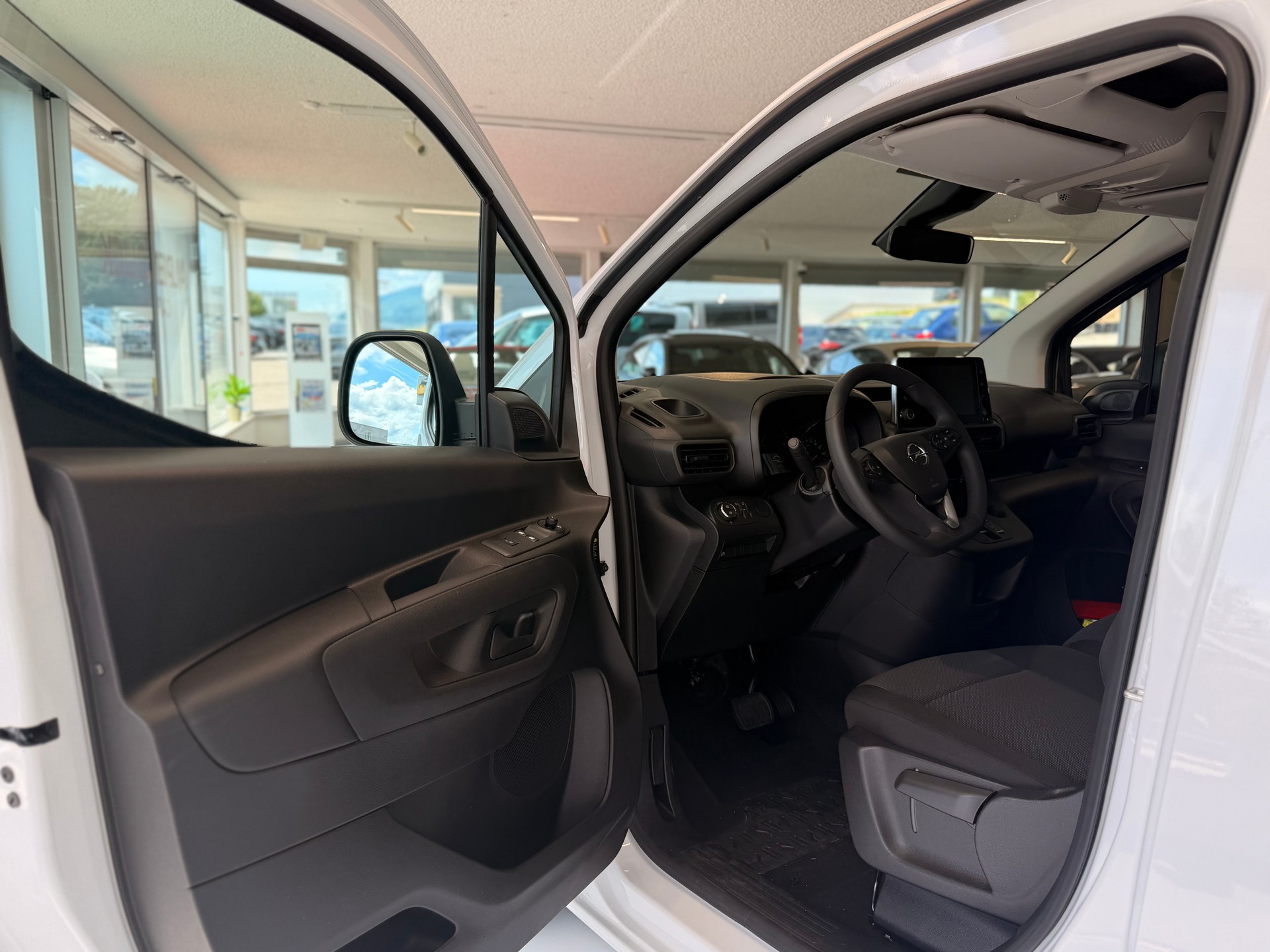 OPEL Combo-e Cargo Blitz-image-8