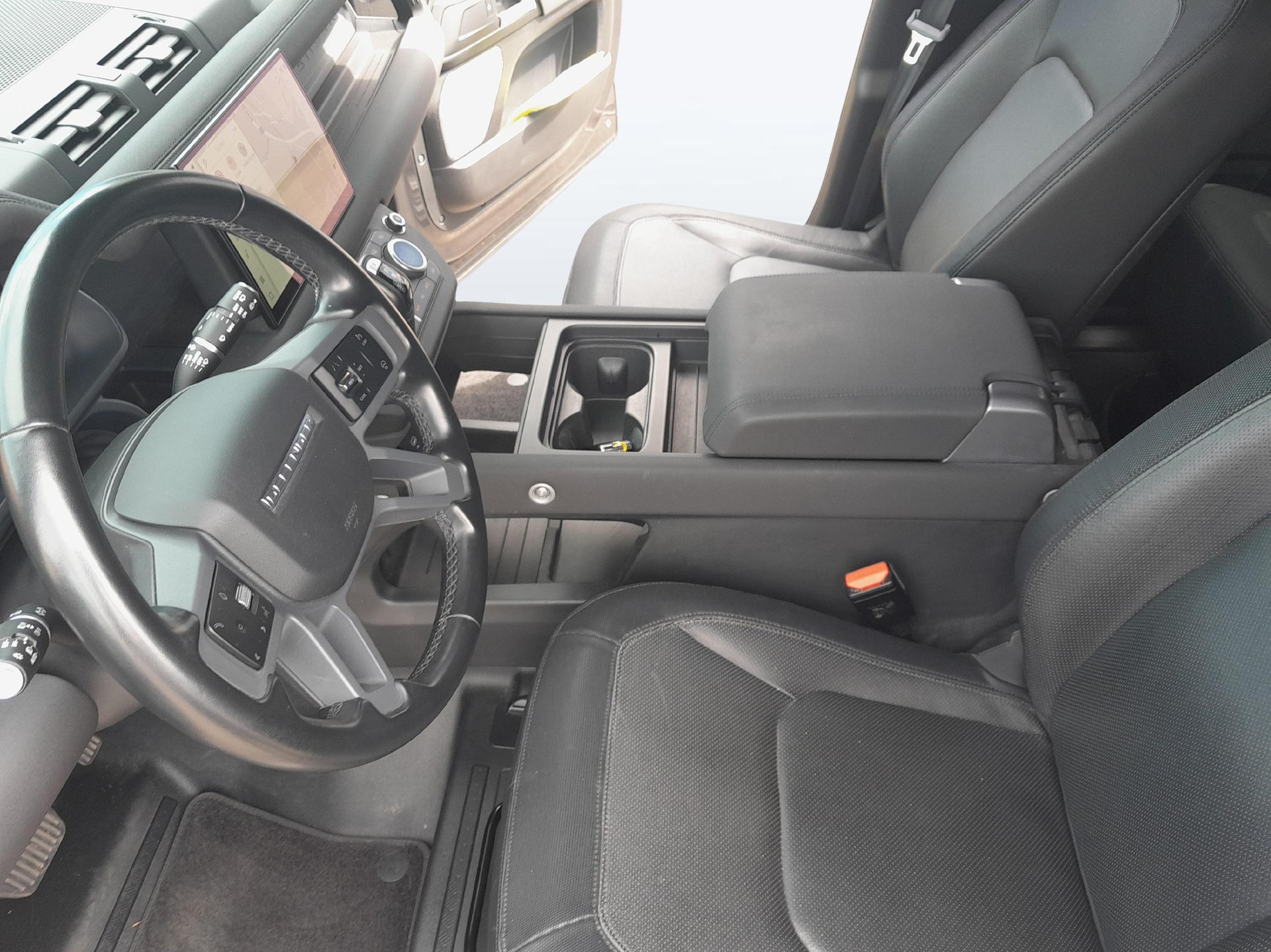 LAND ROVER Defender 110 3.0 D I6 250 X-Dynamic S-image-10