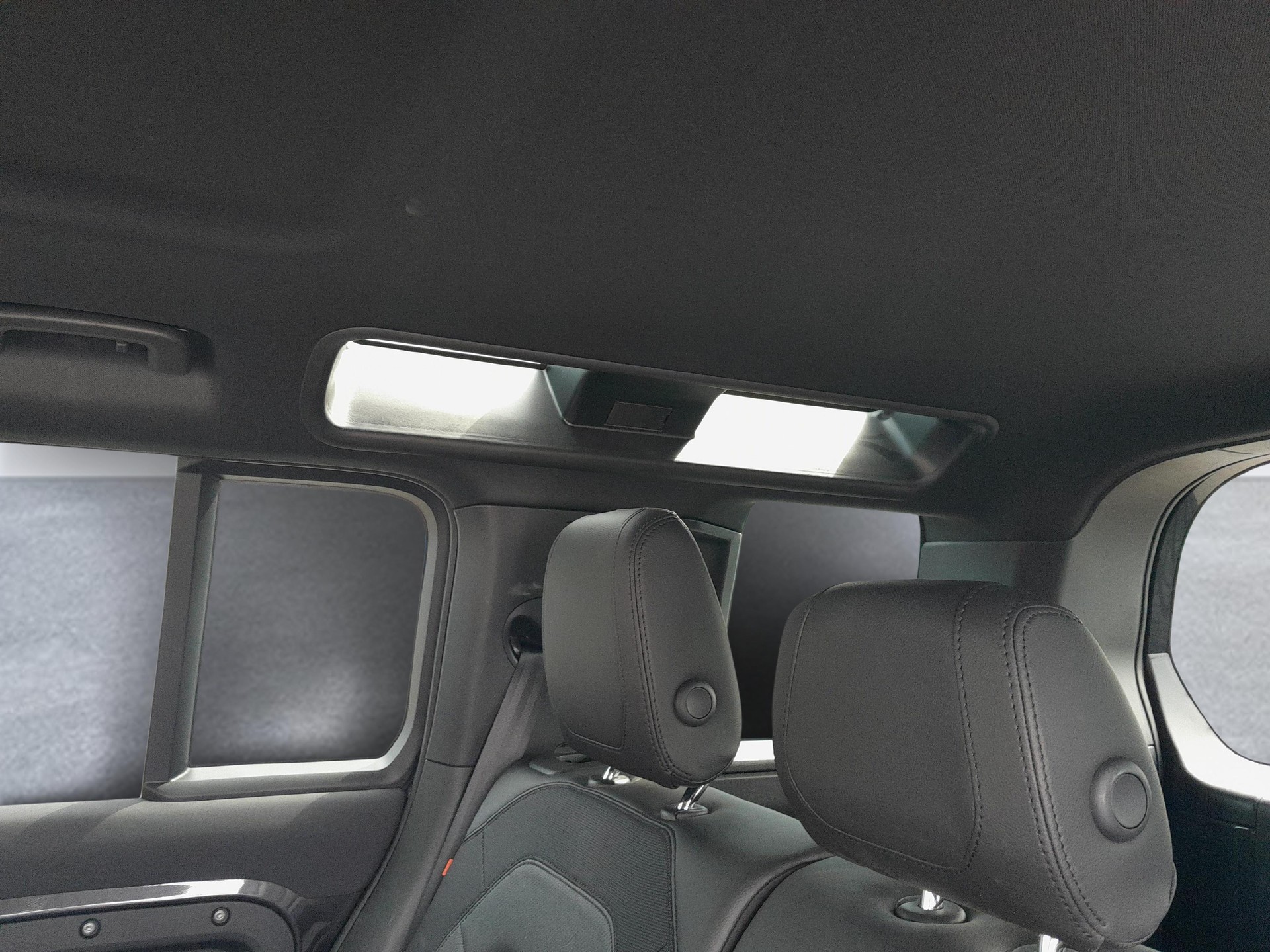 LAND ROVER Defender 110 3.0 D I6 250 X-Dynamic S-image-14