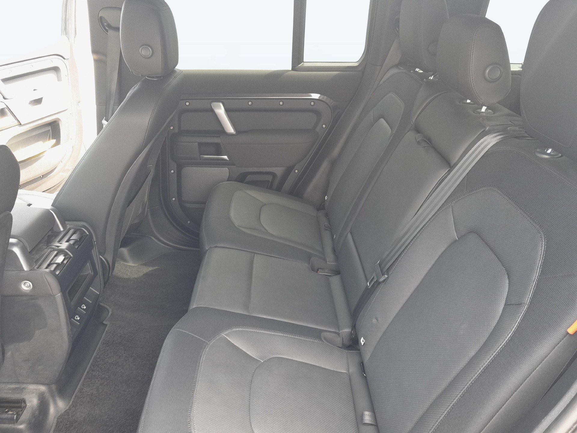 LAND ROVER Defender 110 3.0 D I6 250 X-Dynamic S-image-13