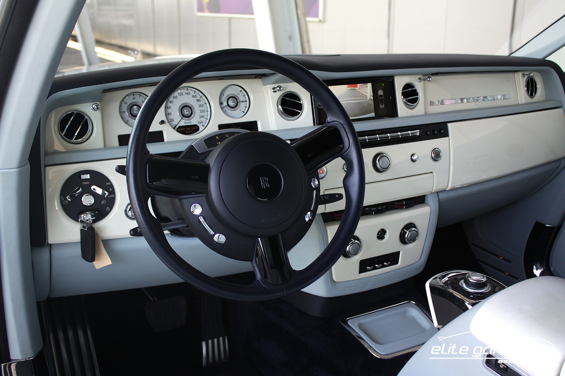 ROLLS-ROYCE Phantom 6.7 V12 Drophead Serie II "ART DECO COLLECTION" SONDERMODELL-image-14
