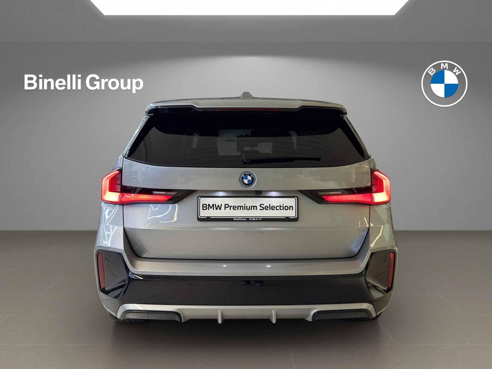 BMW iX1 30 xDrive-image-4