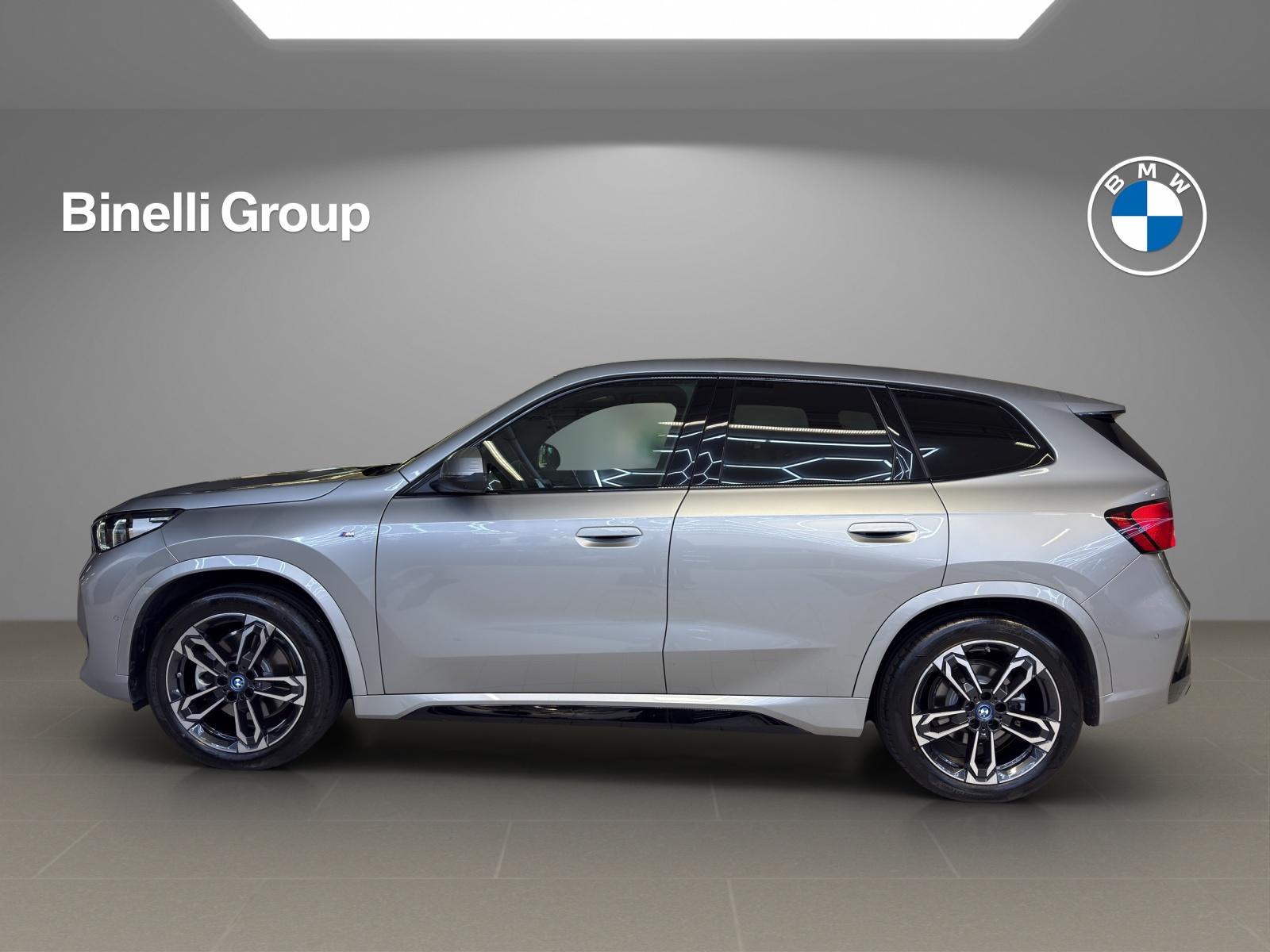 BMW iX1 30 xDrive-showroom-element-2