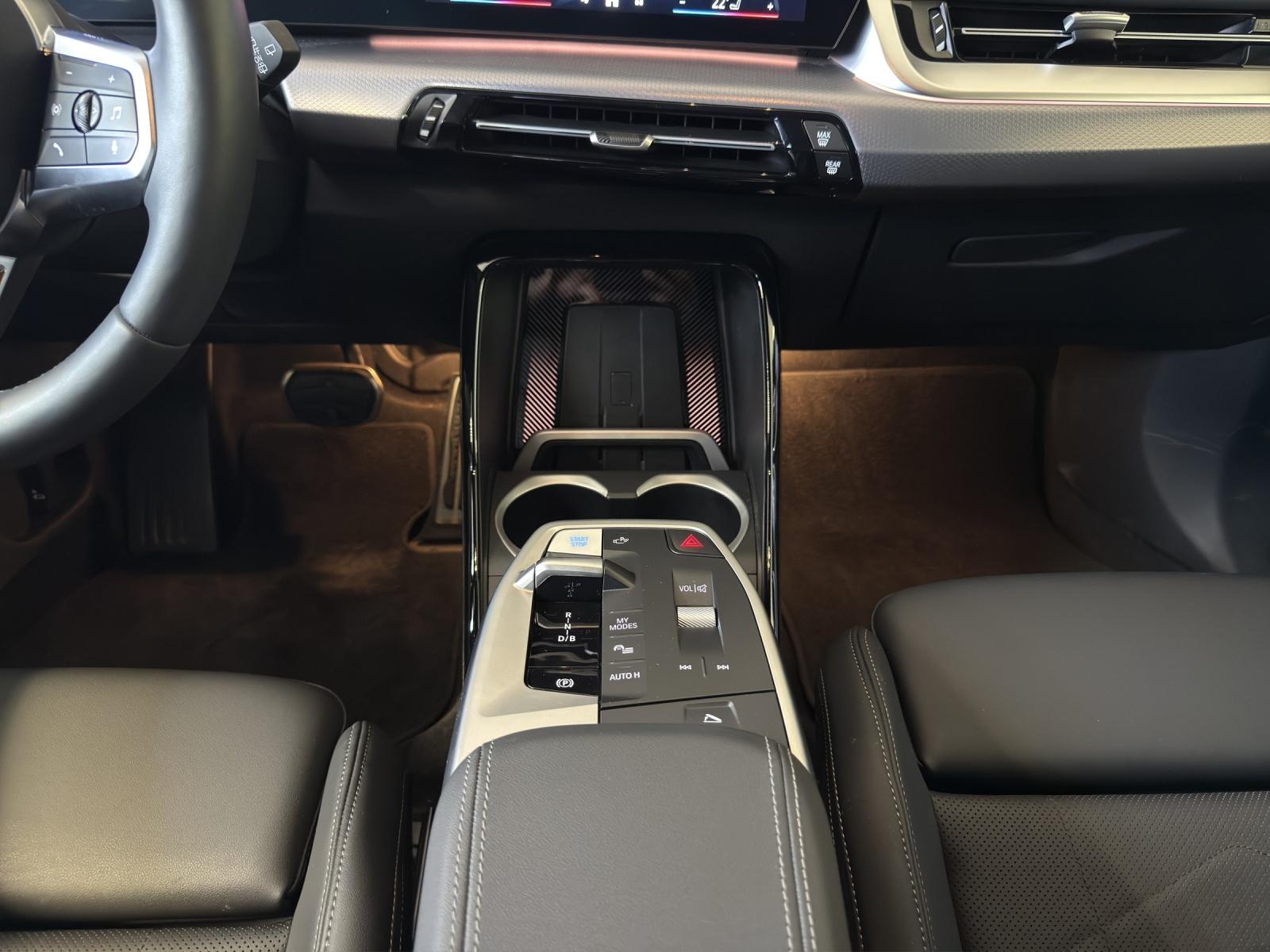 BMW iX1 30 xDrive-image-16