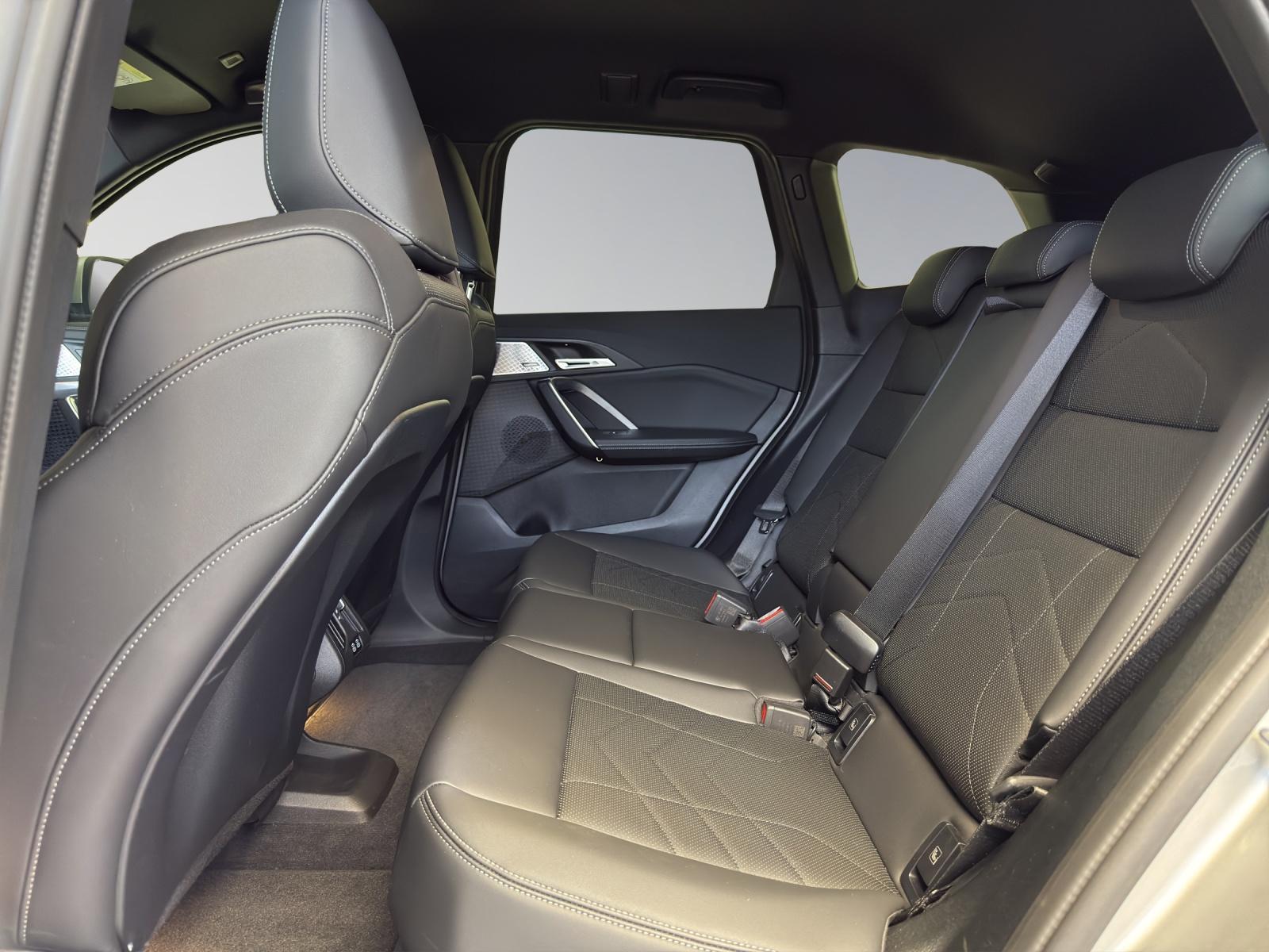 BMW iX1 30 xDrive-image-17