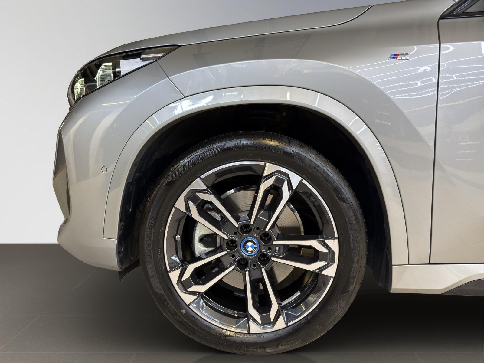 BMW iX1 30 xDrive-image-19