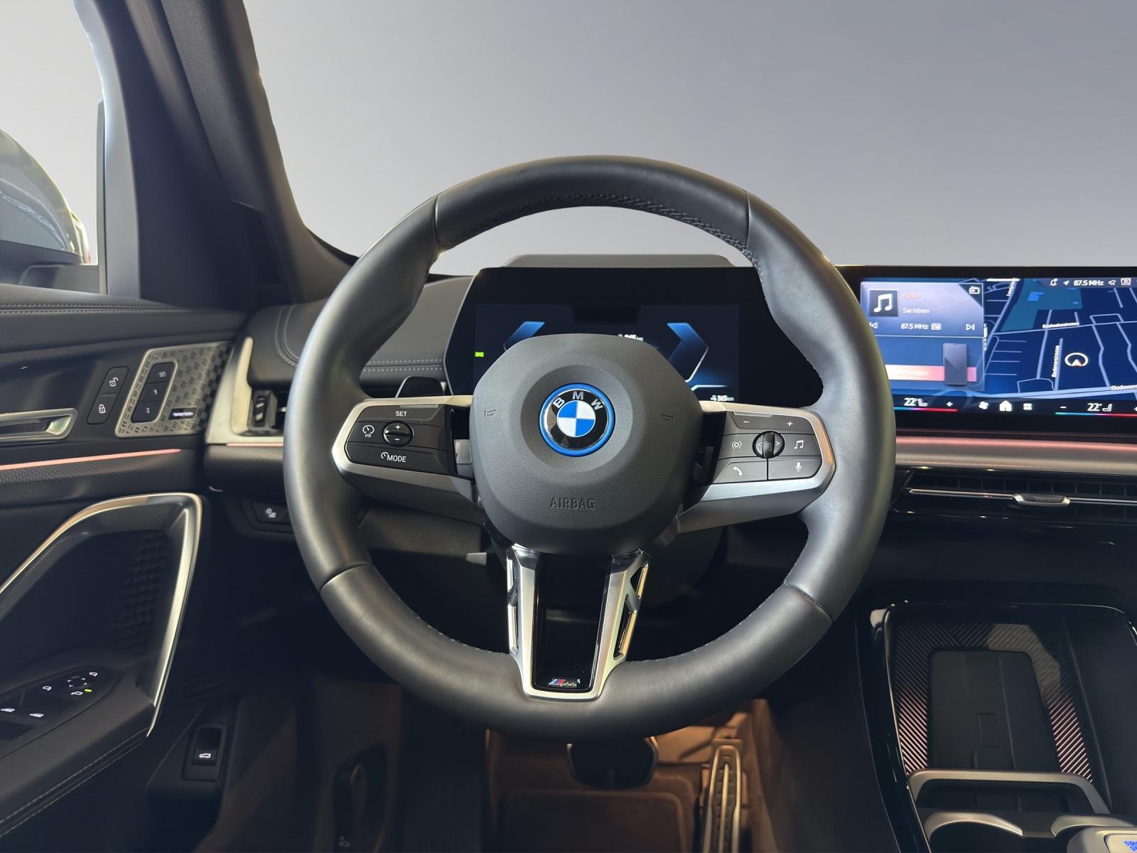 BMW iX1 30 xDrive-image-13
