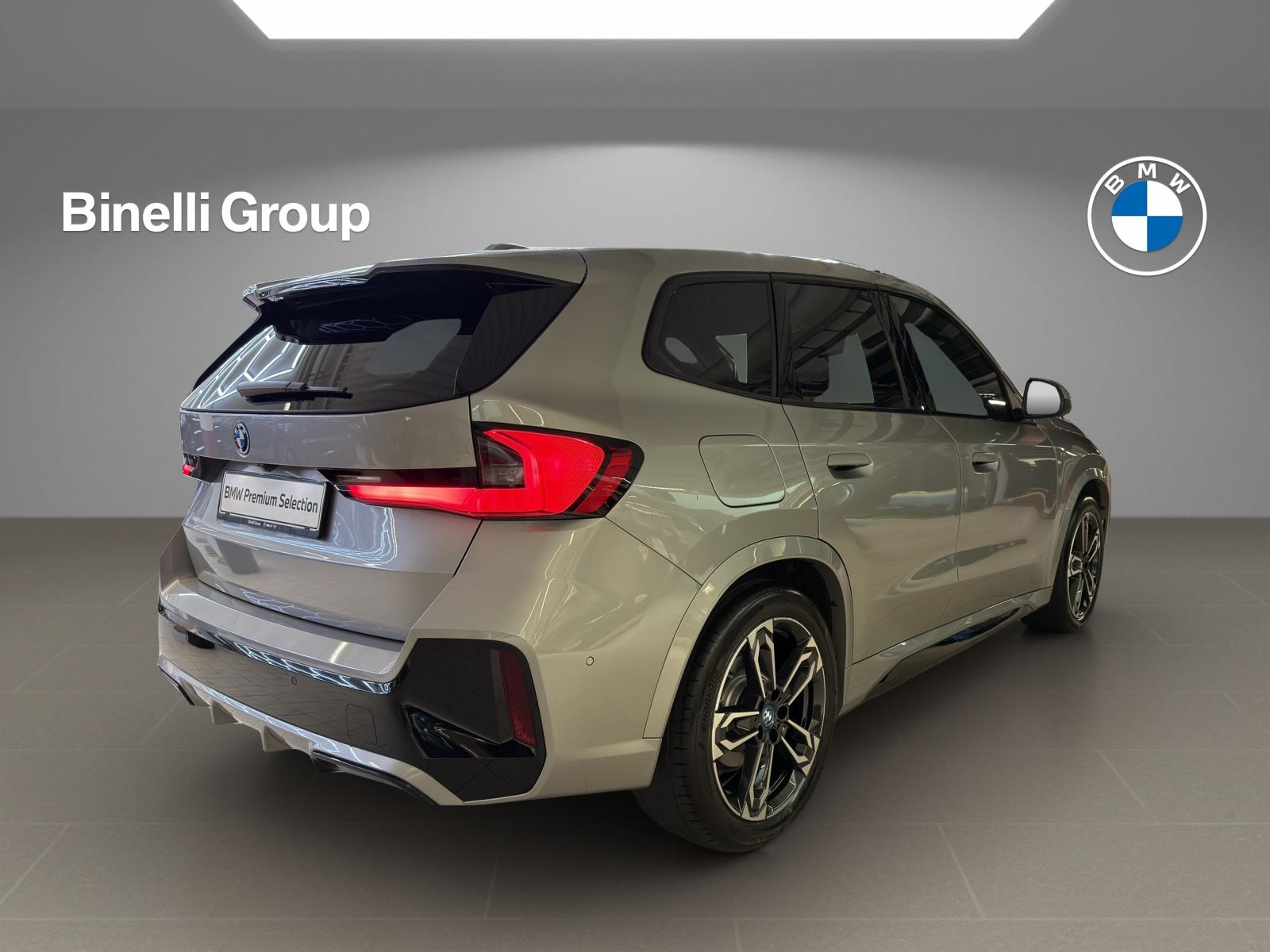 BMW iX1 30 xDrive-image-5