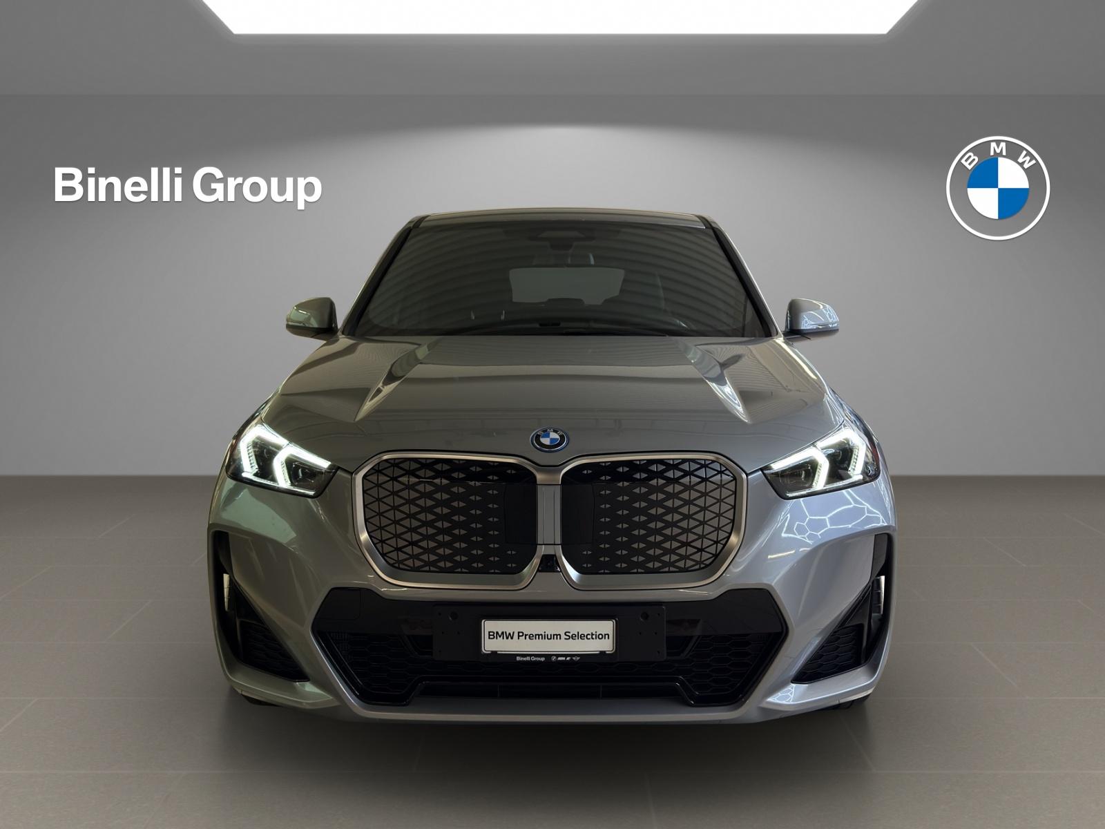 BMW iX1 30 xDrive-image-8