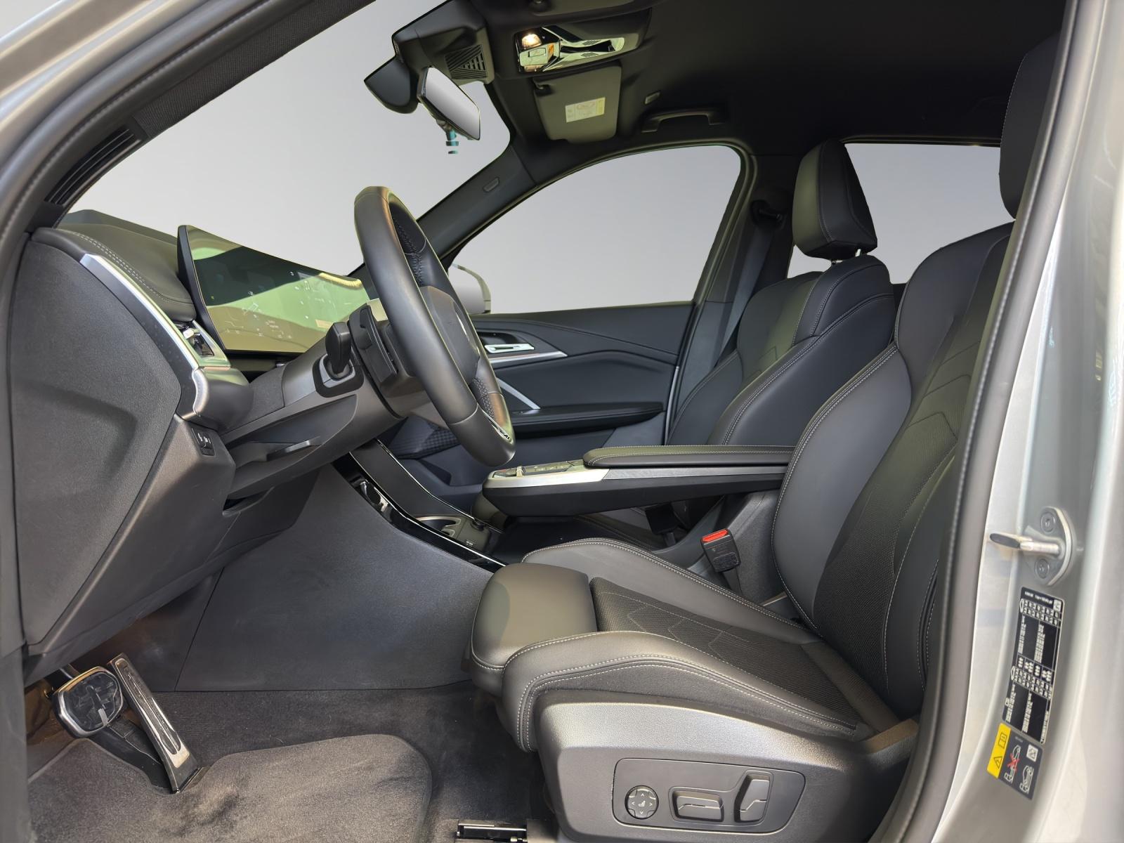 BMW iX1 30 xDrive-image-11