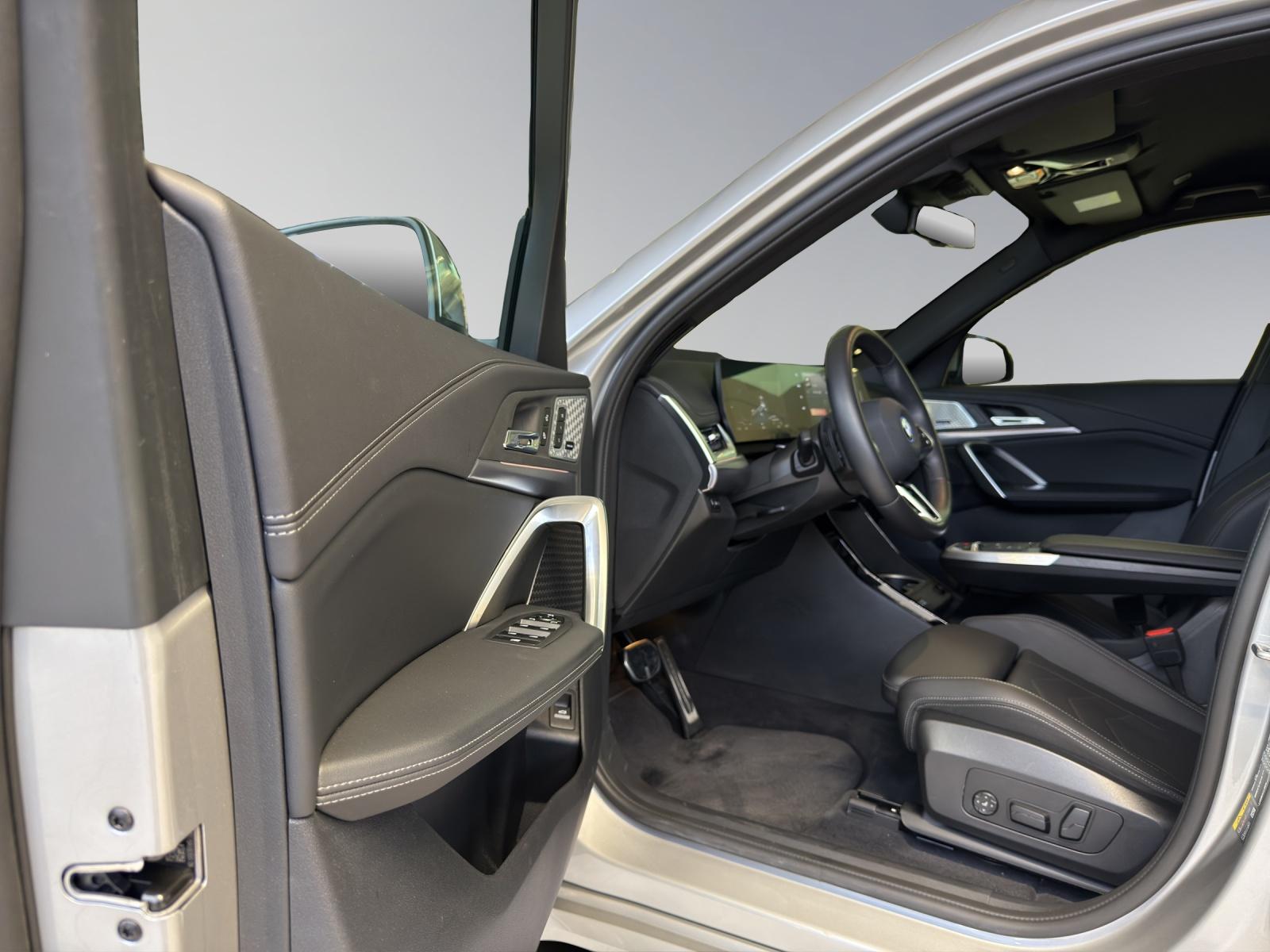 BMW iX1 30 xDrive-image-10