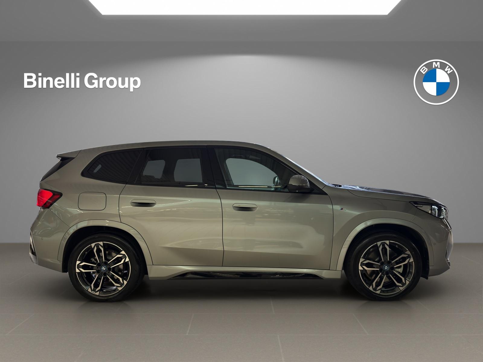 BMW iX1 30 xDrive-image-6