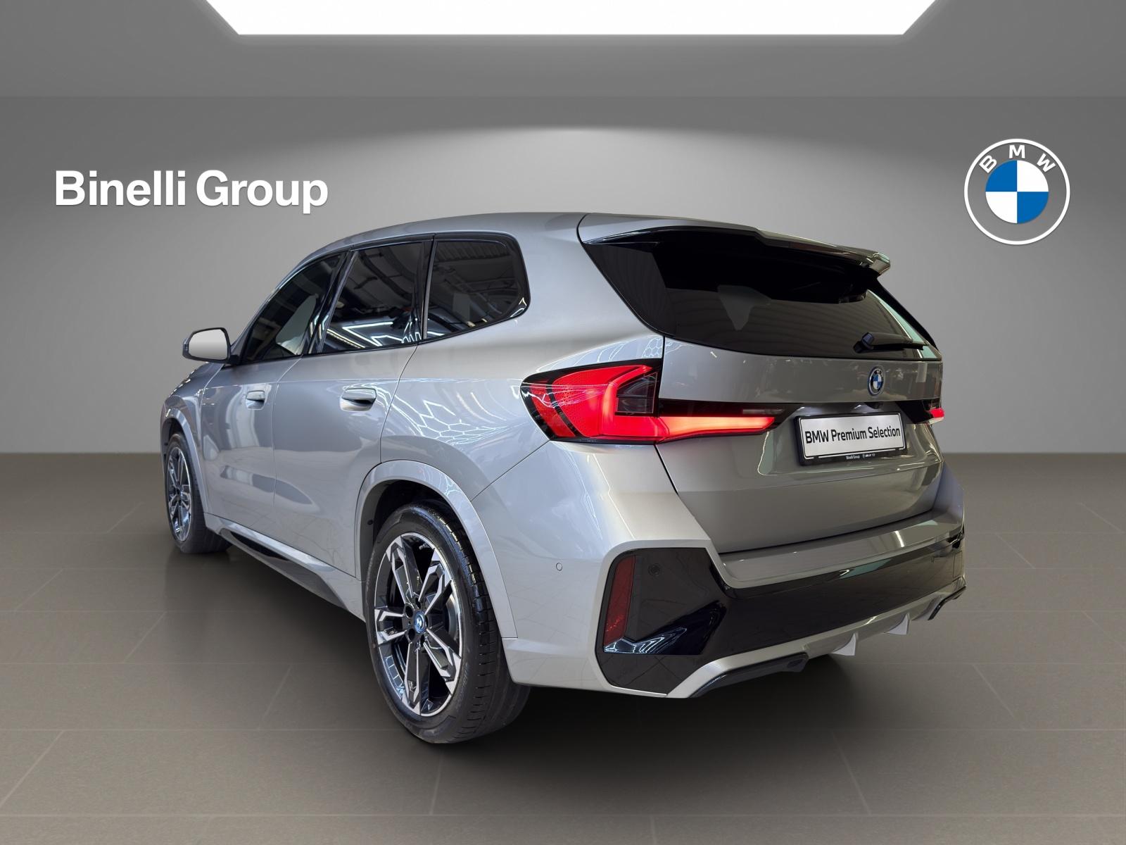 BMW iX1 30 xDrive-showroom-element-3