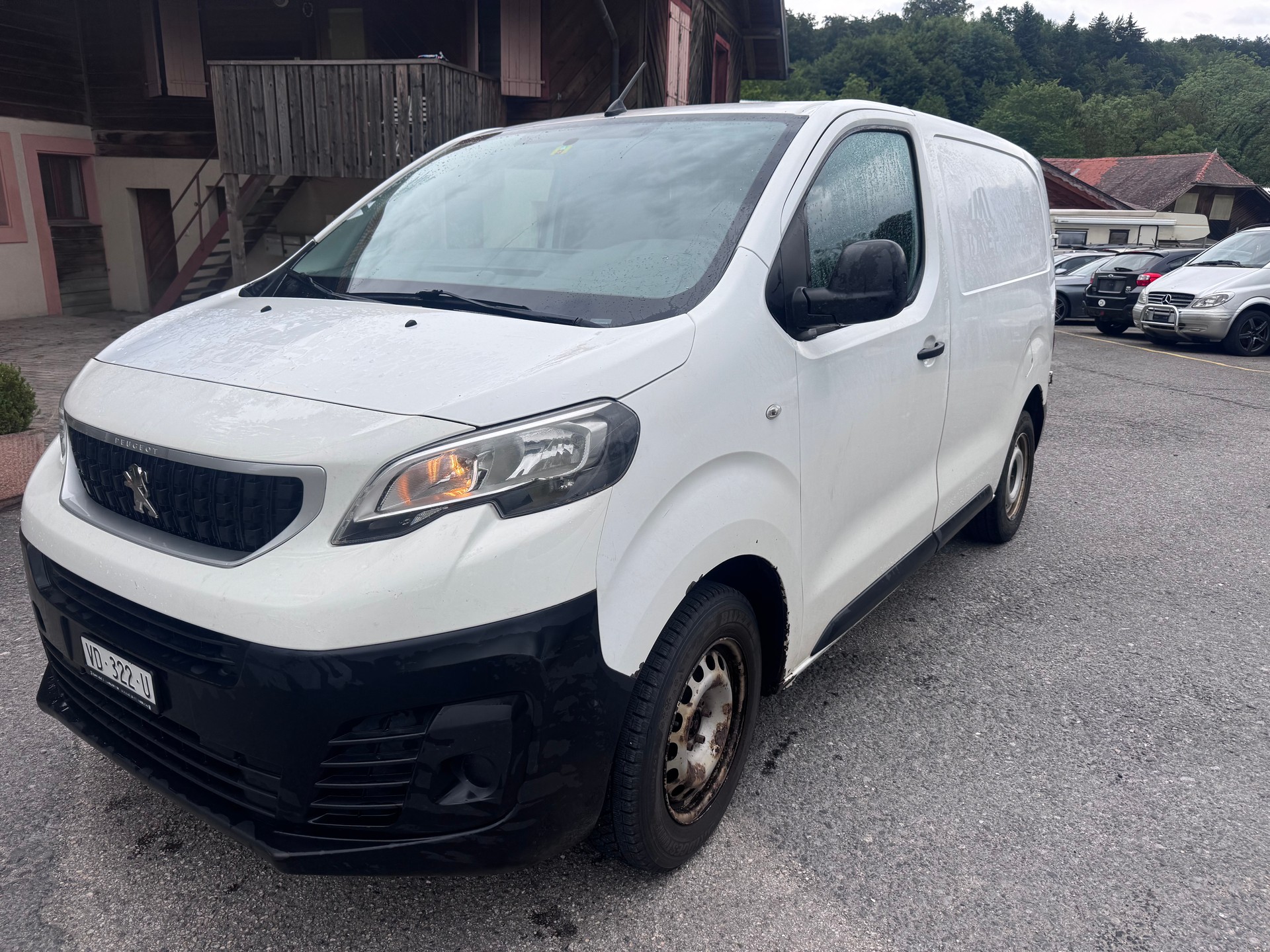 PEUGEOT Expert 2.0 BlueHDi 120 Active Compact-image-0