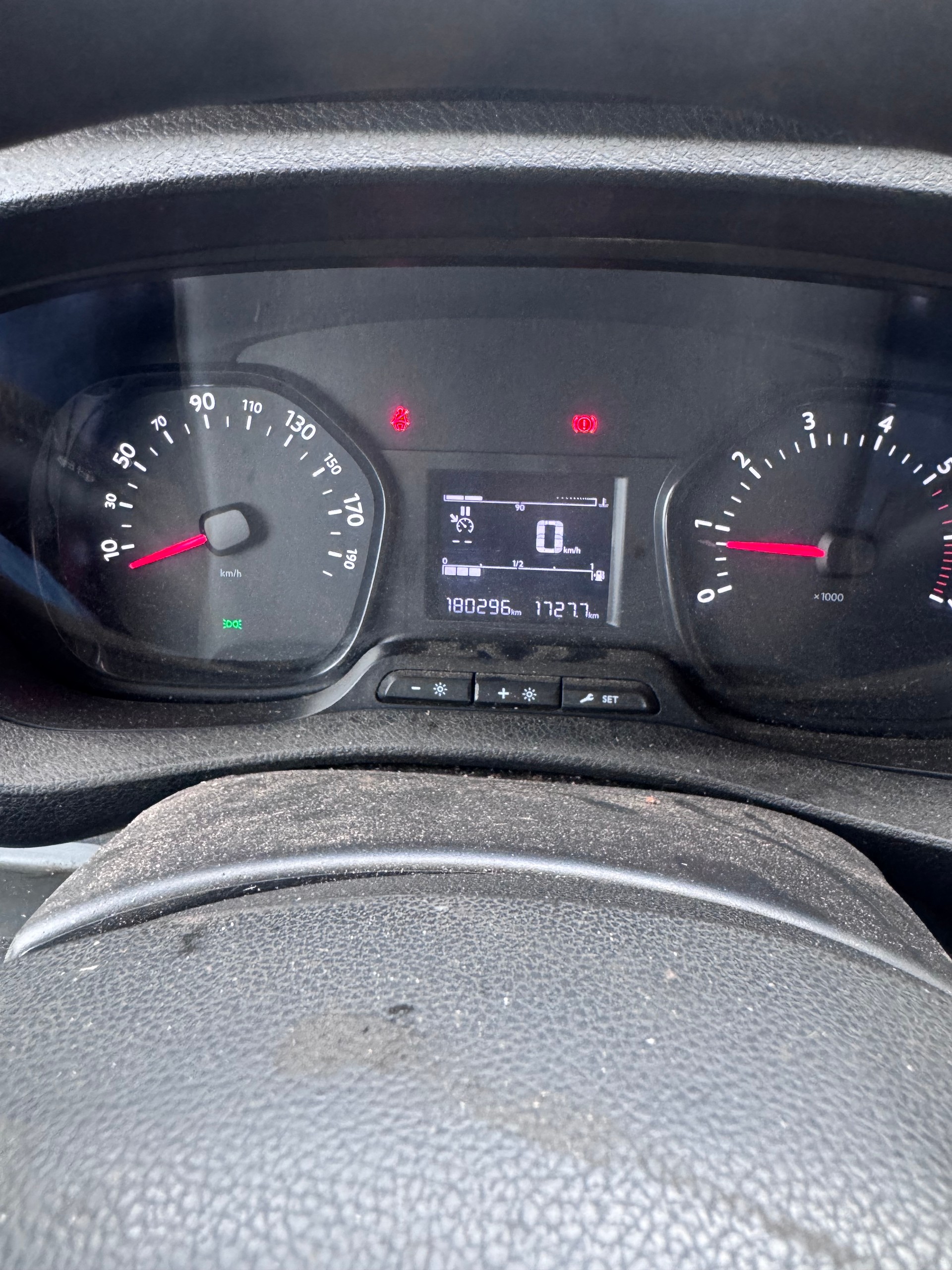 PEUGEOT Expert 2.0 BlueHDi 120 Active Compact-image-9