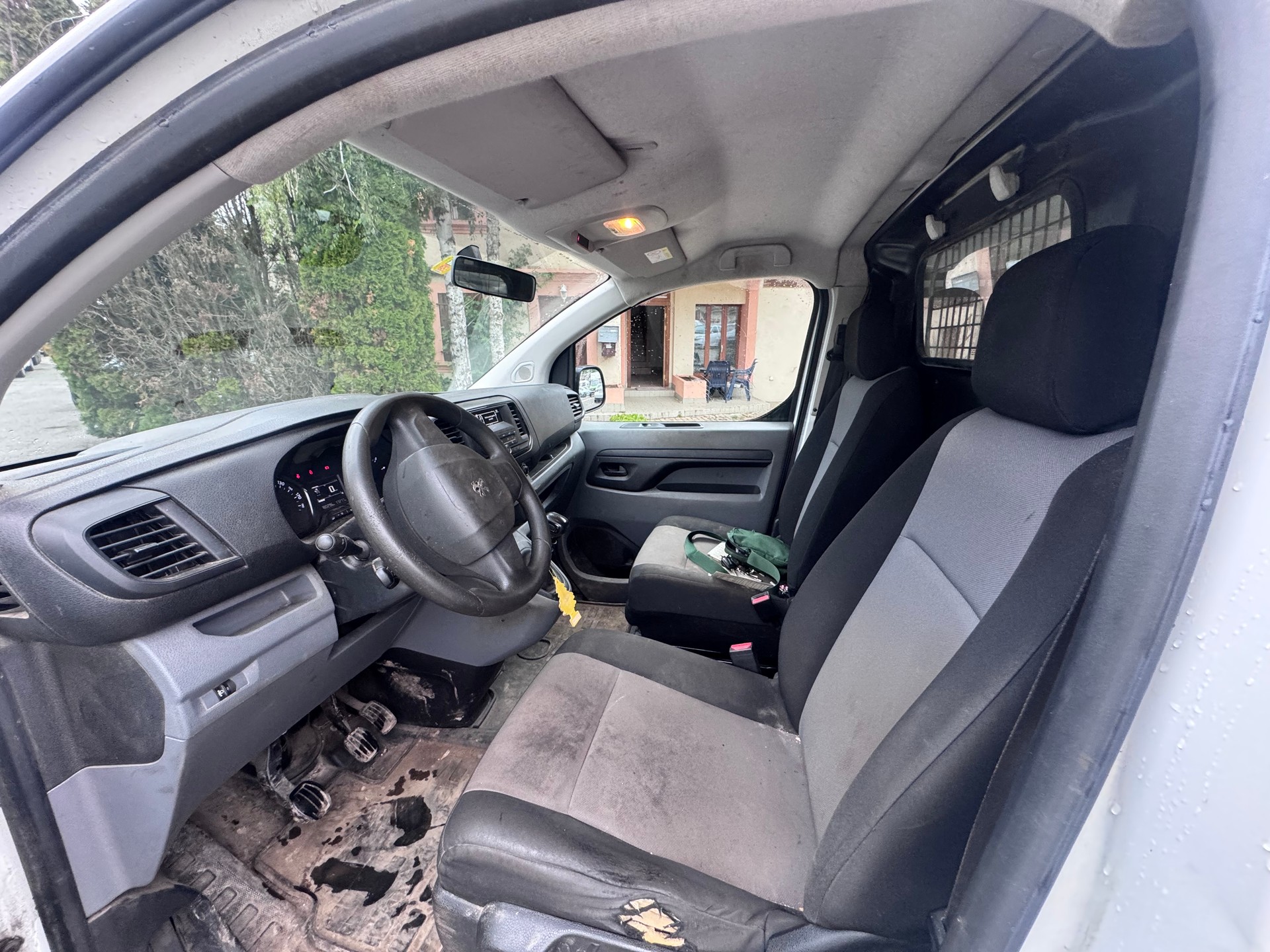 PEUGEOT Expert 2.0 BlueHDi 120 Active Compact-image-6