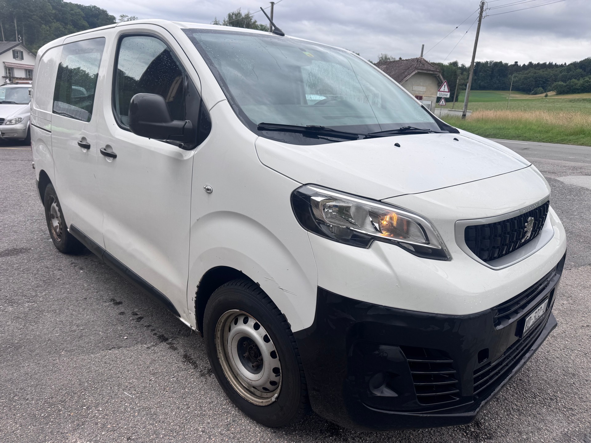 PEUGEOT Expert 2.0 BlueHDi 120 Active Compact-image-1