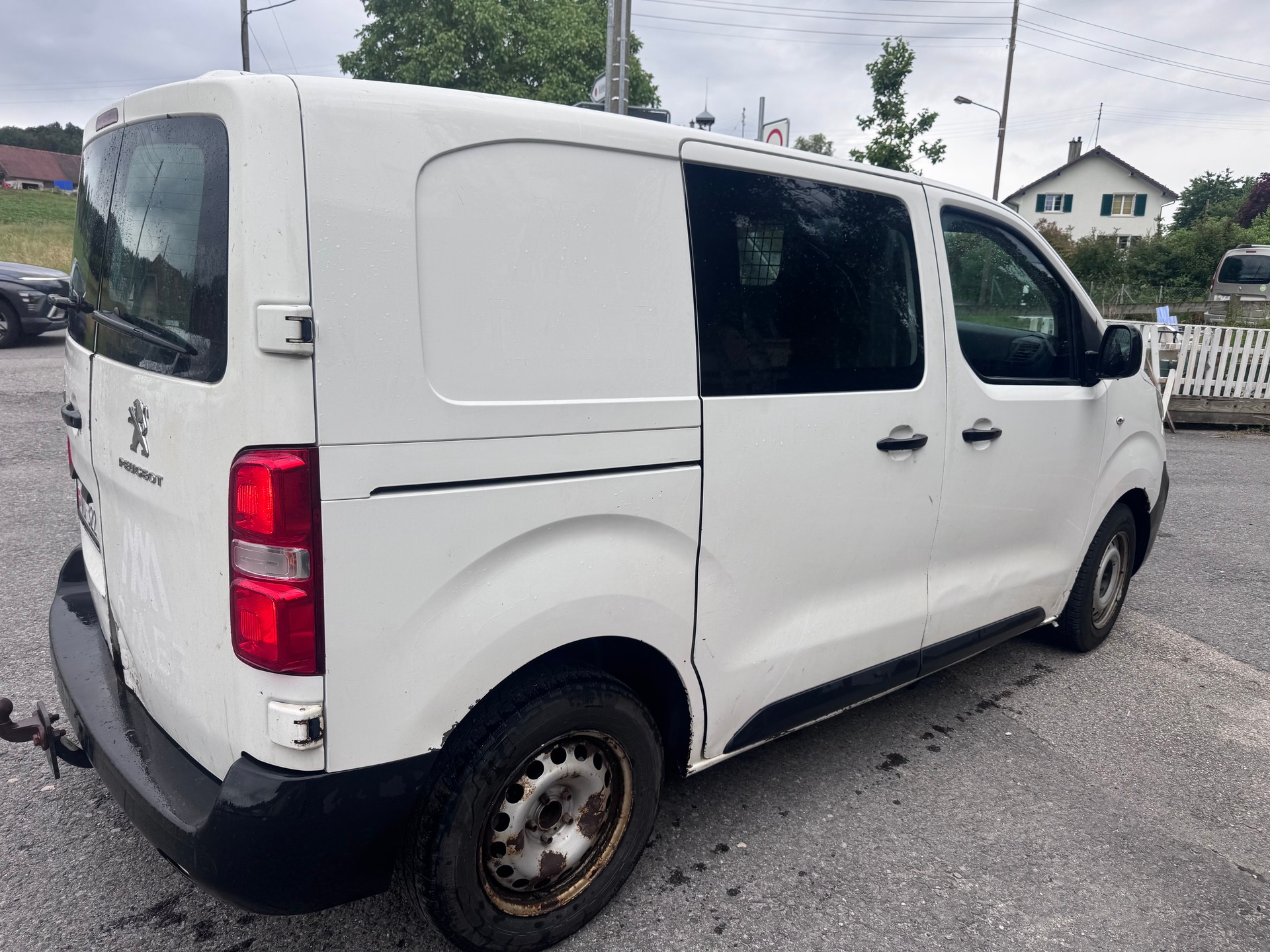PEUGEOT Expert 2.0 BlueHDi 120 Active Compact-image-2