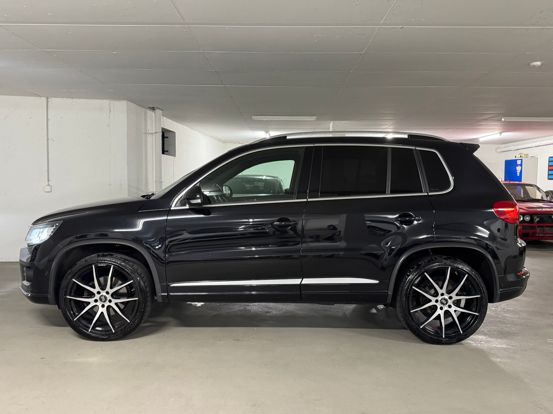 VW Tiguan 2.0 TSI R-Line Design 4Motion DSG mit AHK-image-3