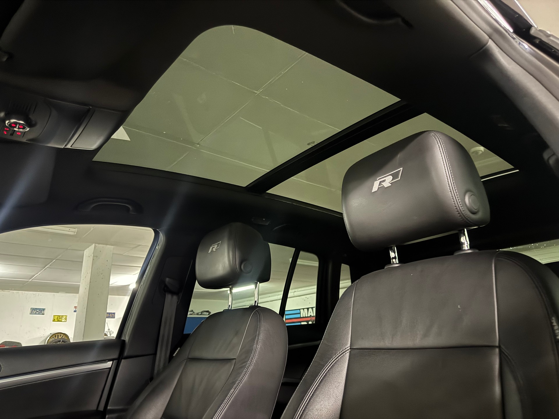 VW Tiguan 2.0 TSI R-Line Design 4Motion DSG mit AHK-image-11