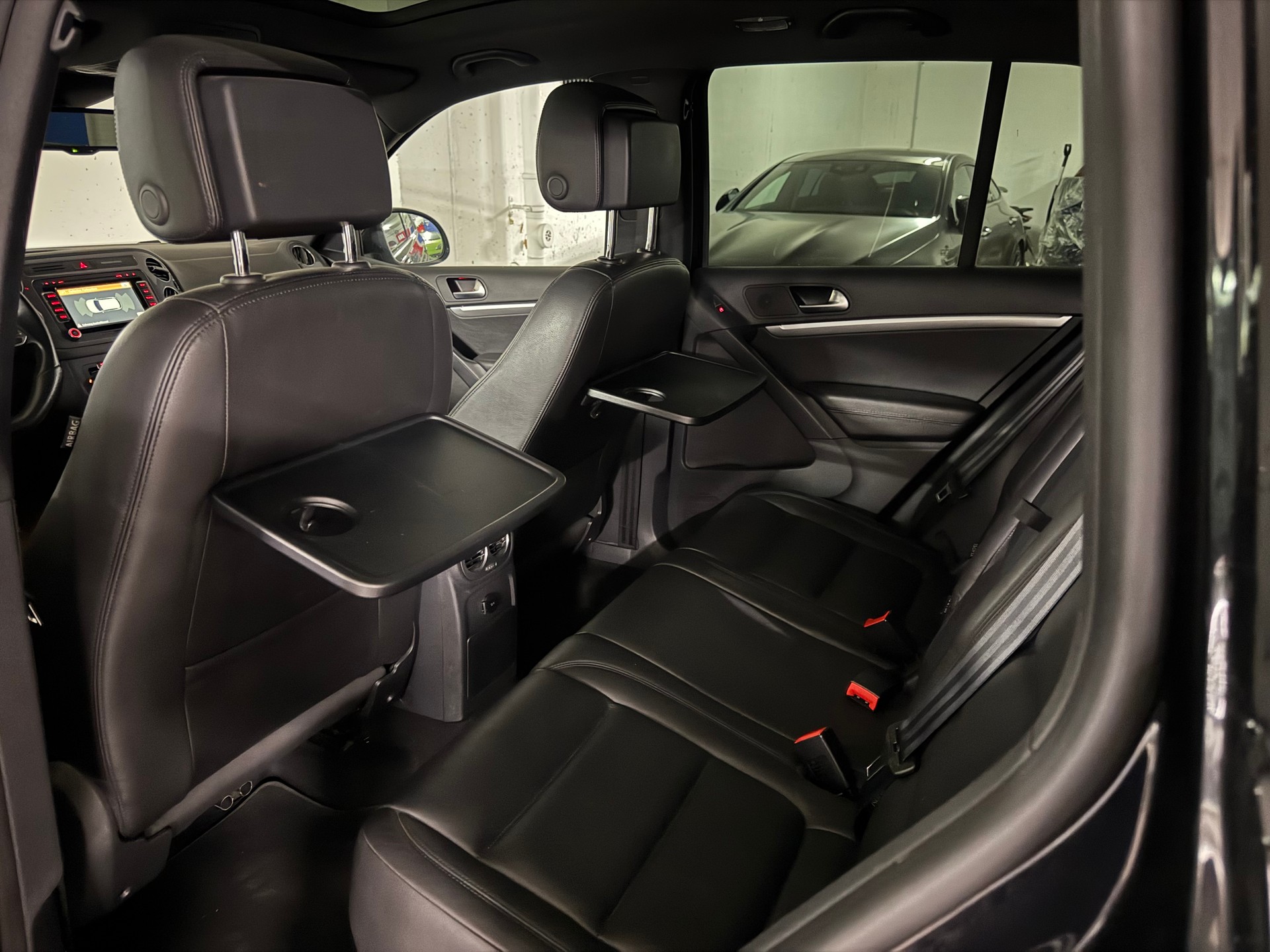 VW Tiguan 2.0 TSI R-Line Design 4Motion DSG mit AHK-image-12