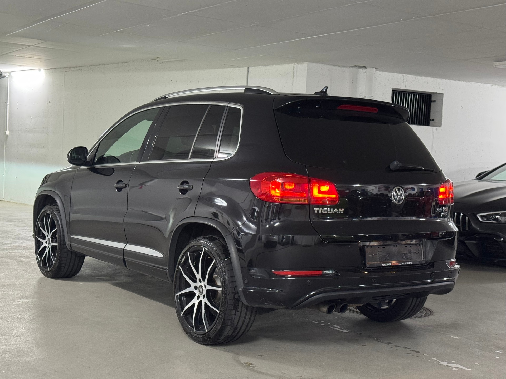 VW Tiguan 2.0 TSI R-Line Design 4Motion DSG mit AHK-image-4