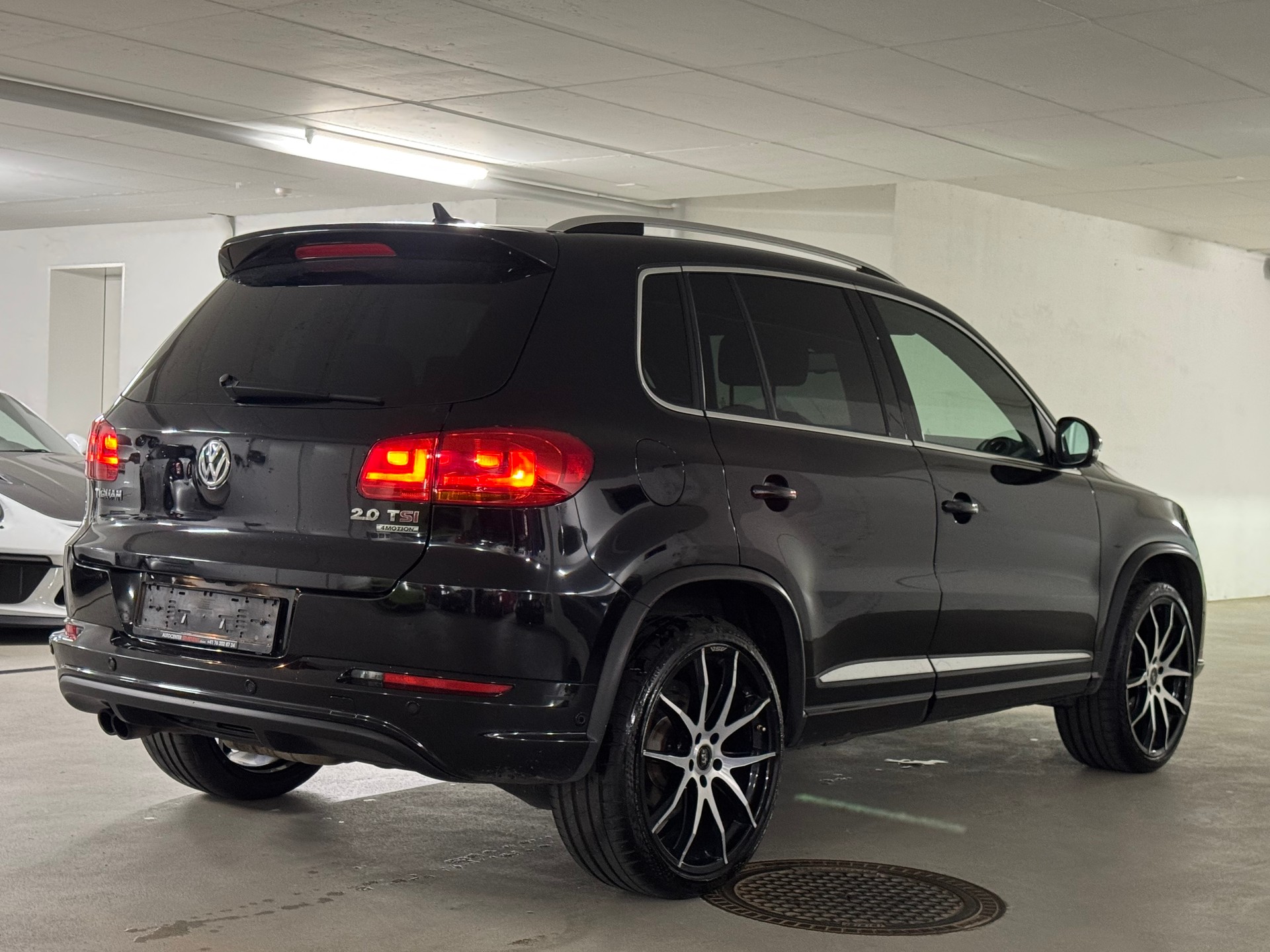 VW Tiguan 2.0 TSI R-Line Design 4Motion DSG mit AHK-image-6