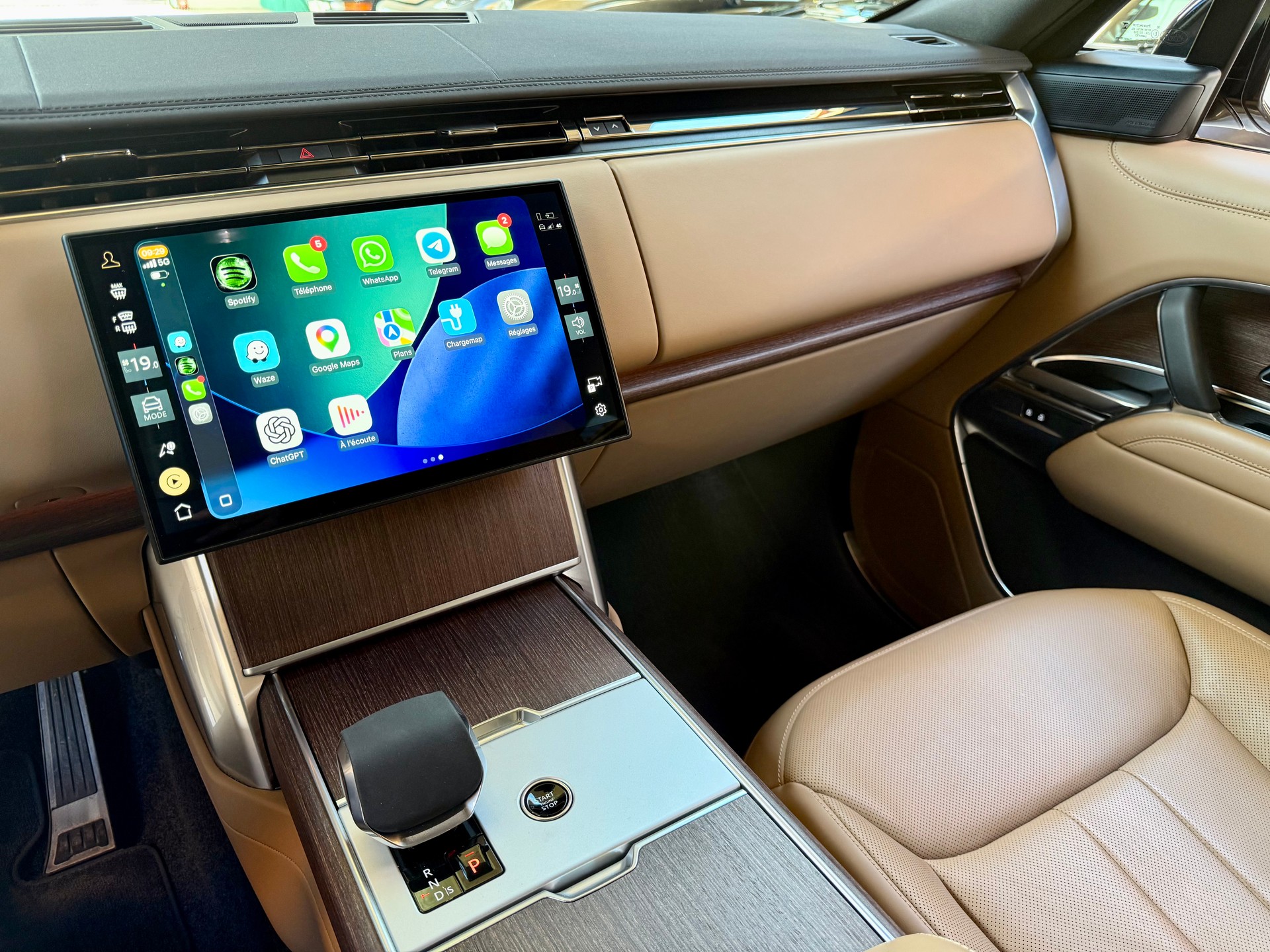 LAND ROVER Range Rover PHEV P550e HSE-image-13