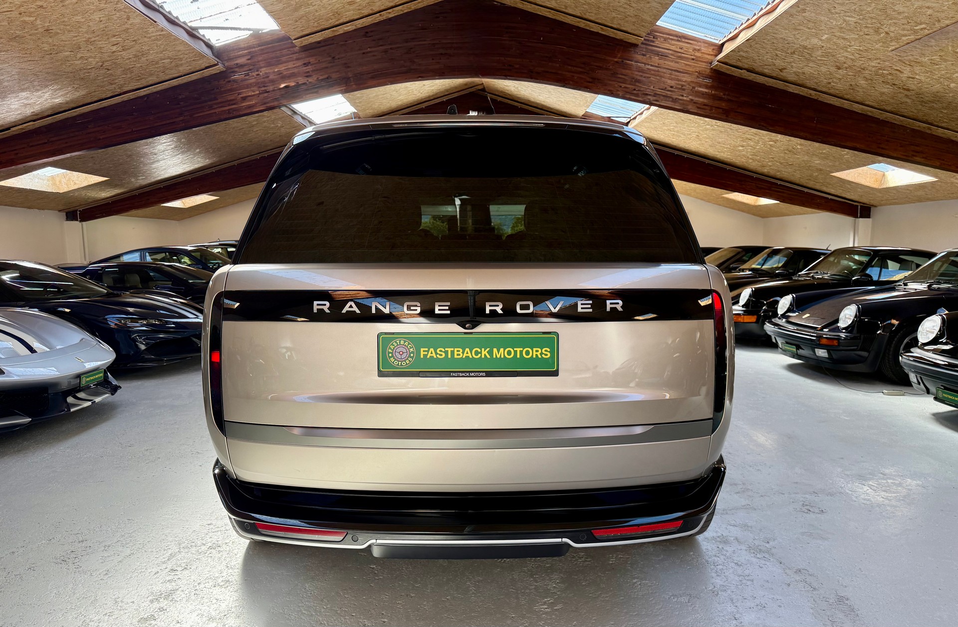 LAND ROVER Range Rover PHEV P550e HSE-image-6