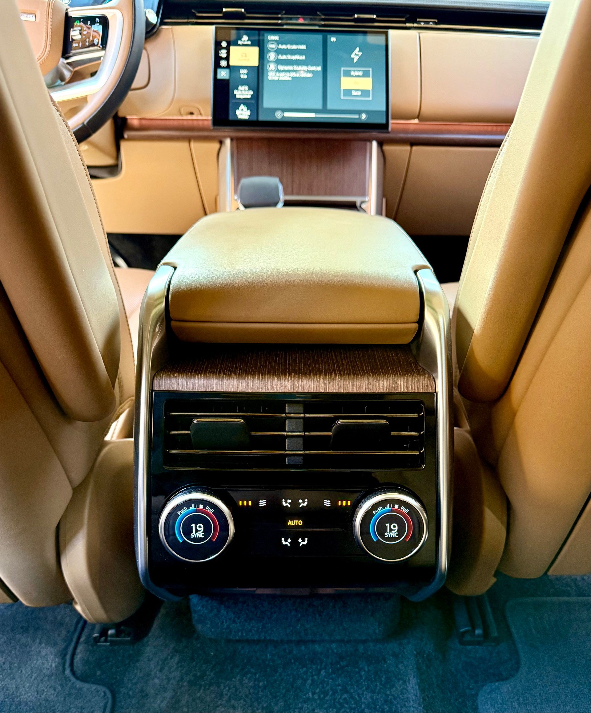 LAND ROVER Range Rover PHEV P550e HSE-image-14