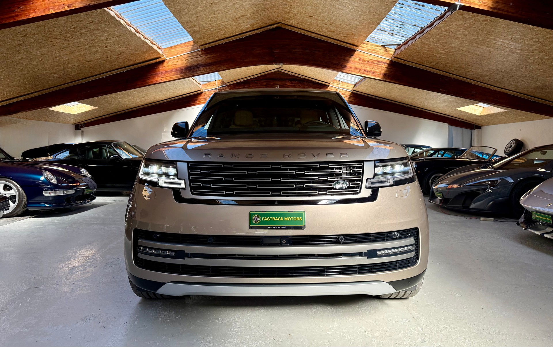 LAND ROVER Range Rover PHEV P550e HSE-image-3