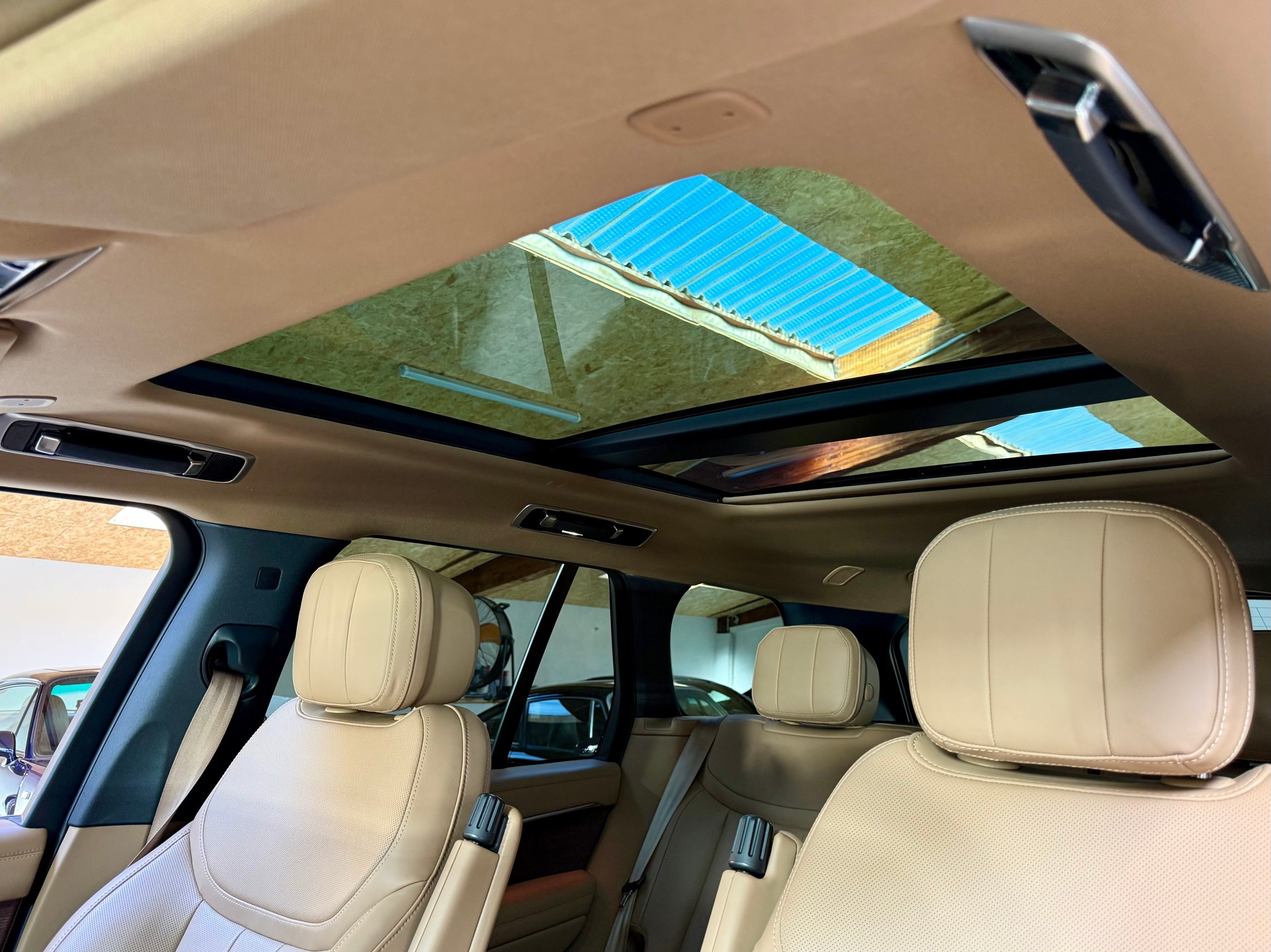 LAND ROVER Range Rover PHEV P550e HSE-image-15