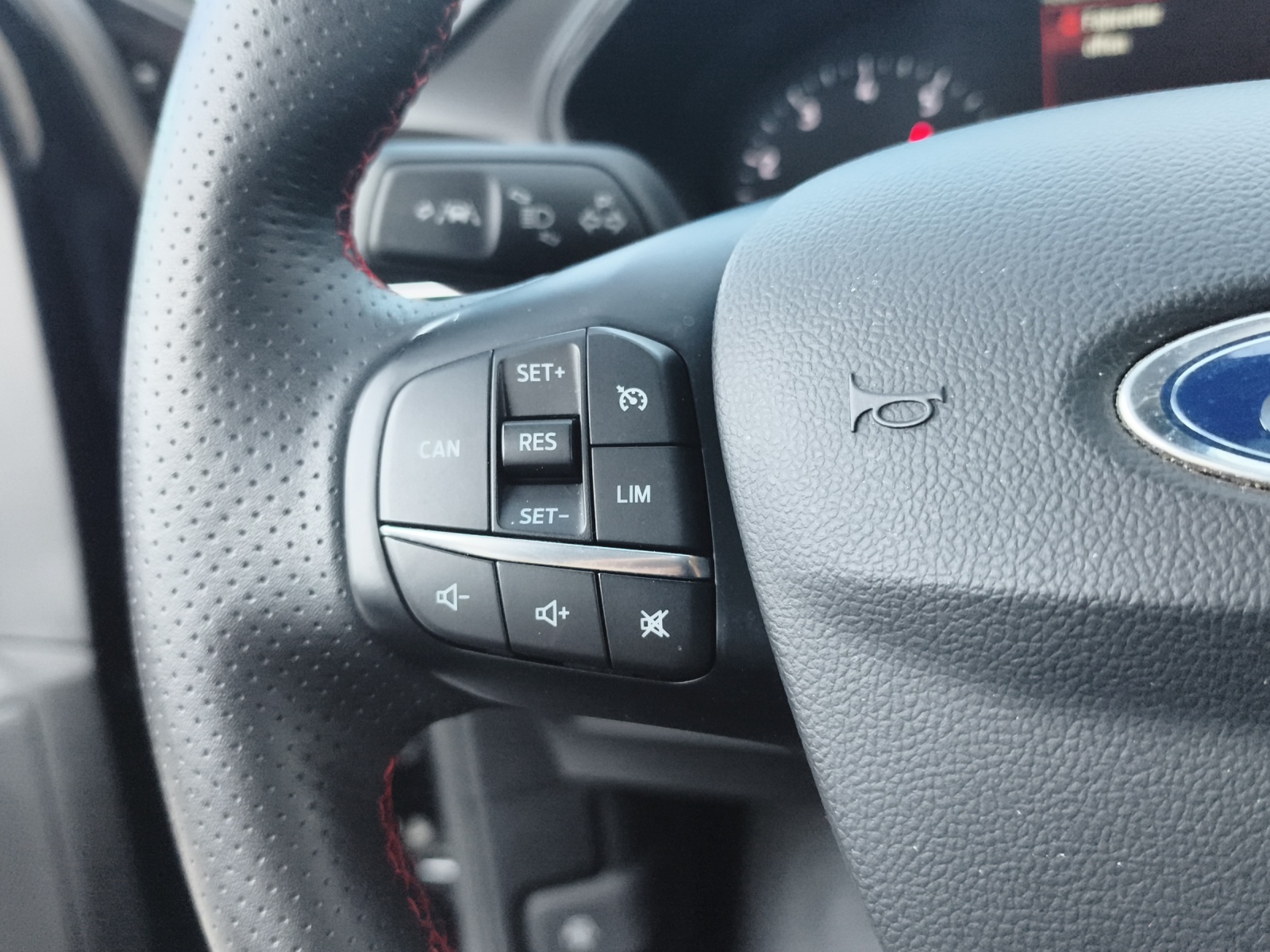 FORD Focus 1.0i EcoB 125 ST-Line-image-14