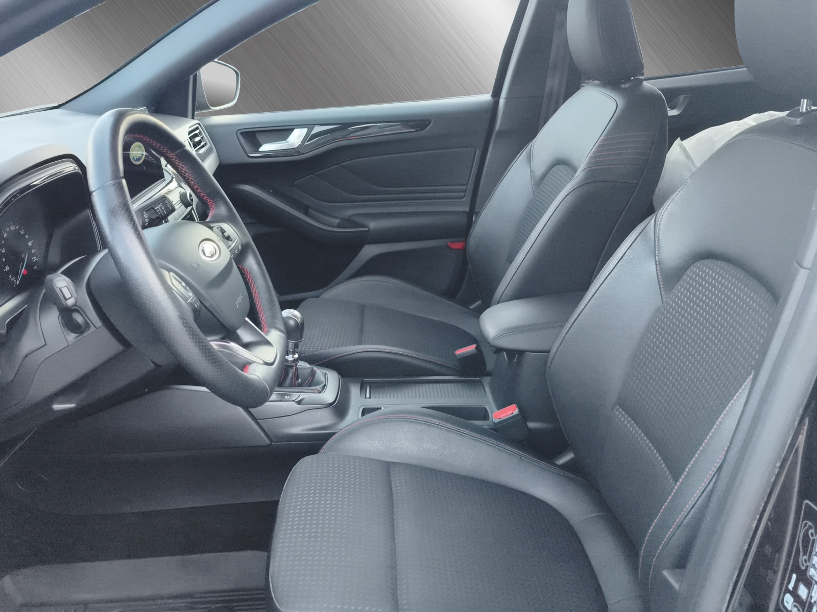FORD Focus 1.0i EcoB 125 ST-Line-image-8