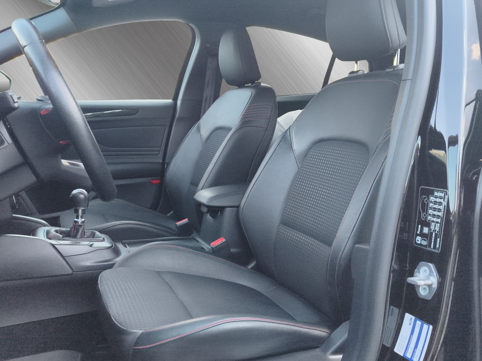 FORD Focus 1.0i EcoB 125 ST-Line-image-11