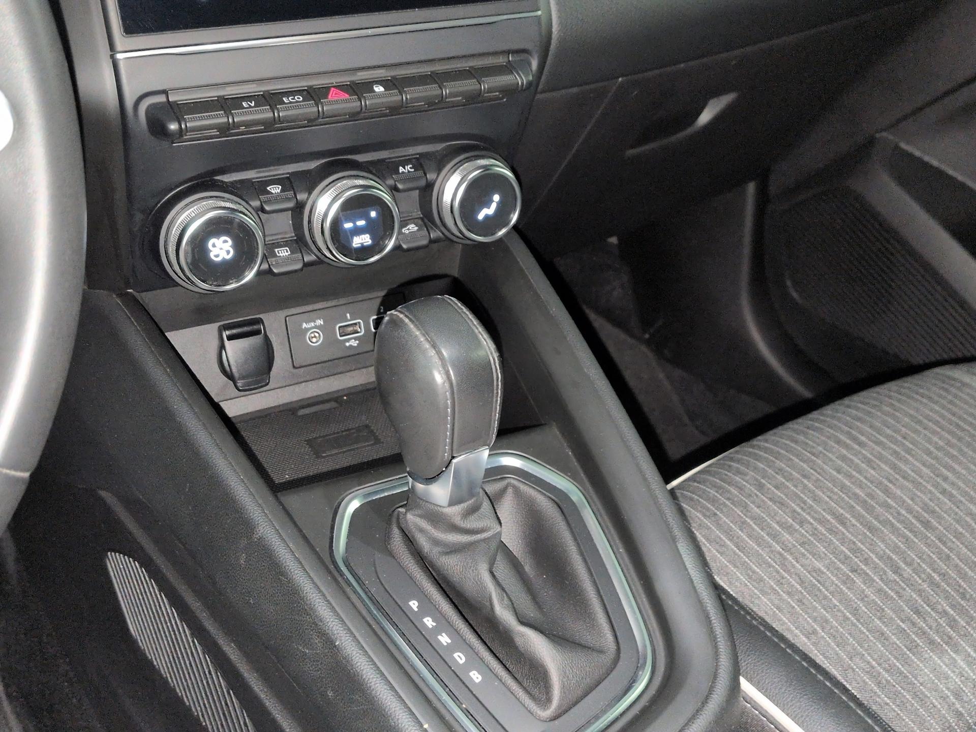 RENAULT Clio 1.6 E-Tech Intens-image-11