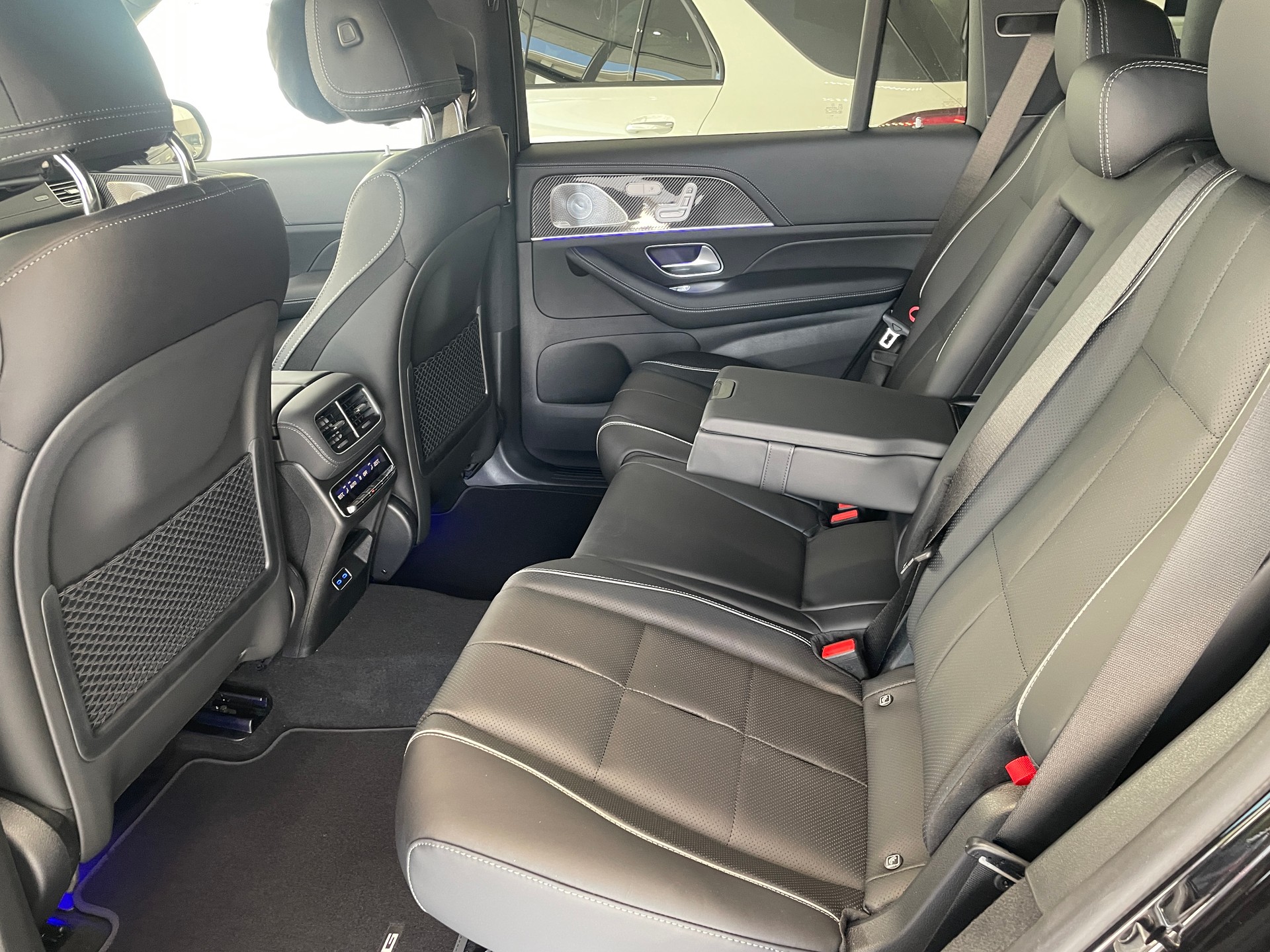 MERCEDES-BENZ GLS 450 d 4Matic 9G-Tronic AMG Line-image-12