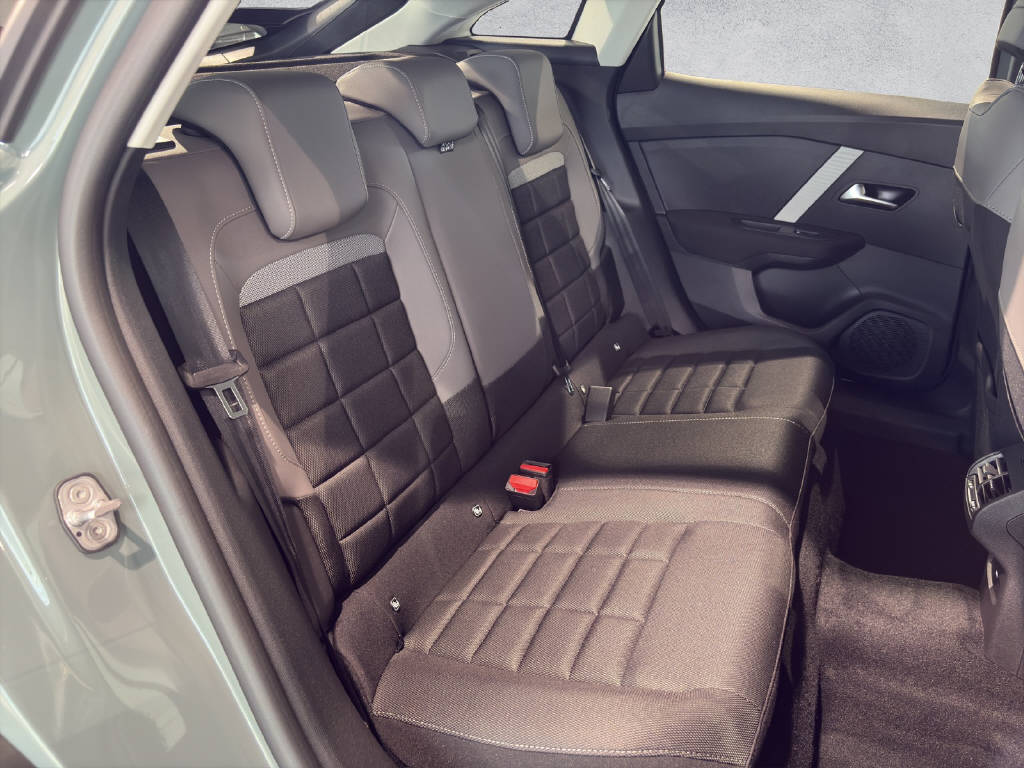CITROEN C4 1.2 Hybrid Plus-image-12