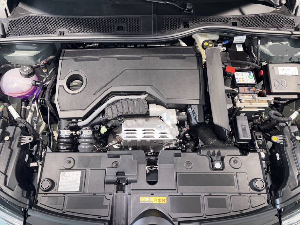 CITROEN C4 1.2 Hybrid Plus-image-8
