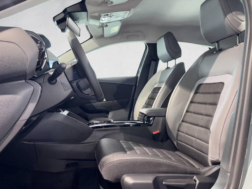 CITROEN C4 1.2 Hybrid Plus-image-9