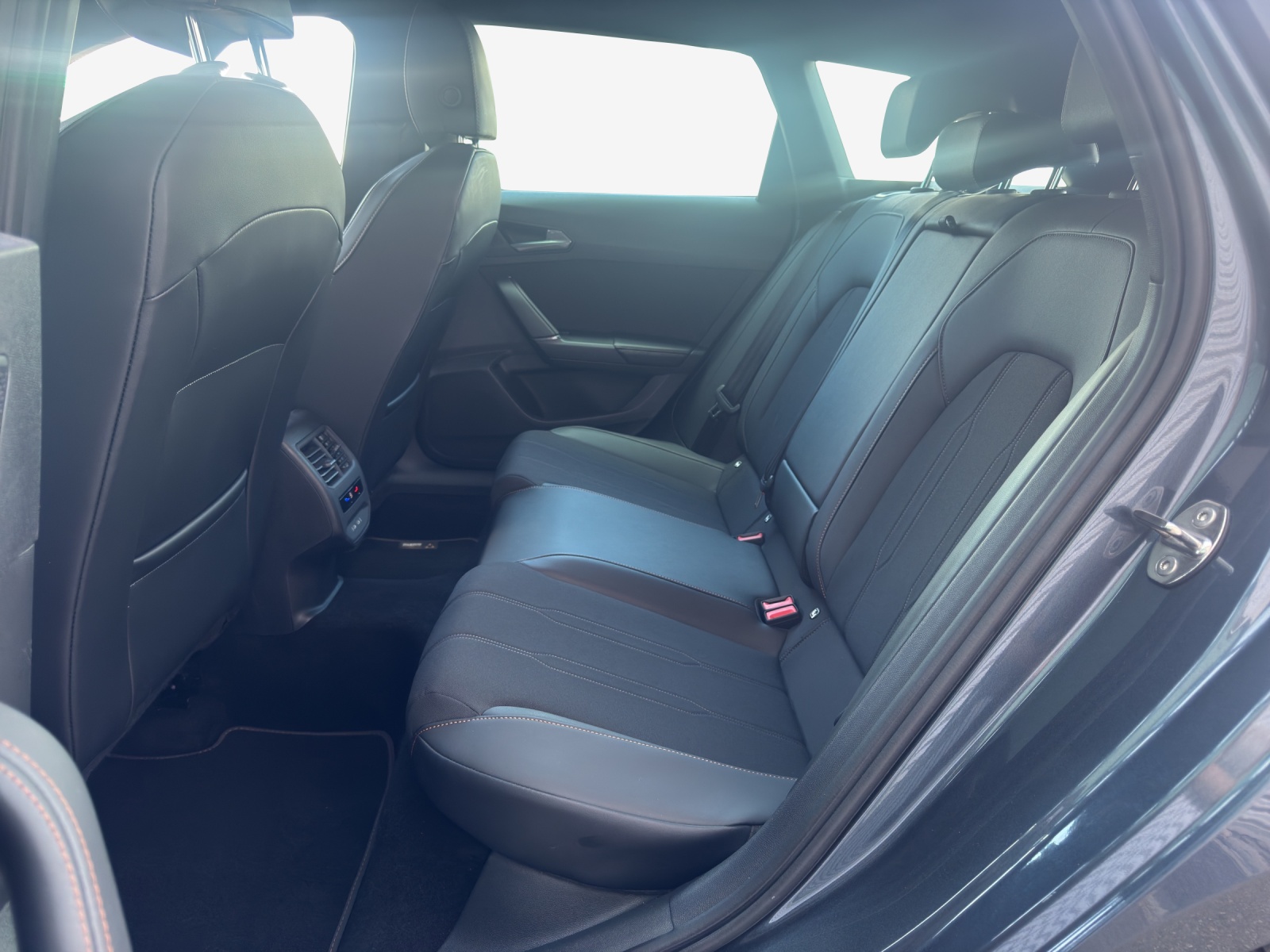 CUPRA LEON ST 1.5 eTSI DSG-image-11