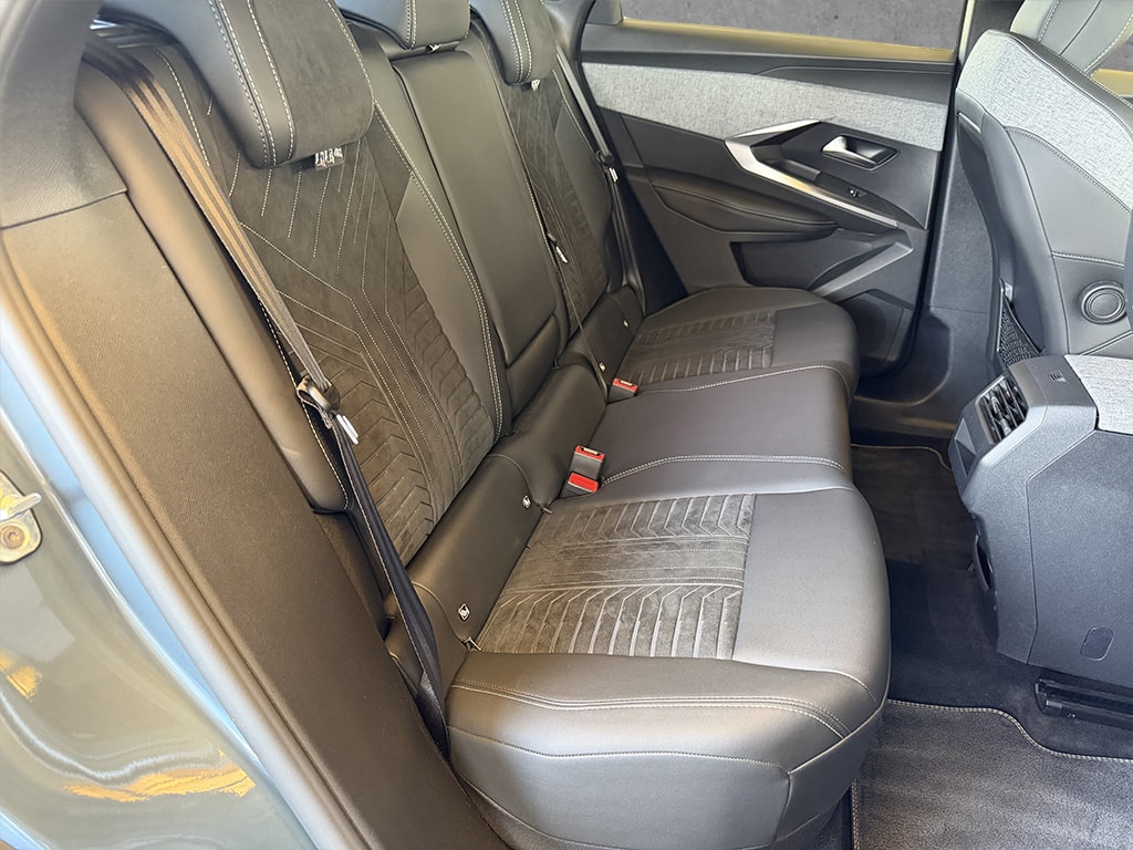 PEUGEOT 3008 1.2 Hybrid GT-image-11