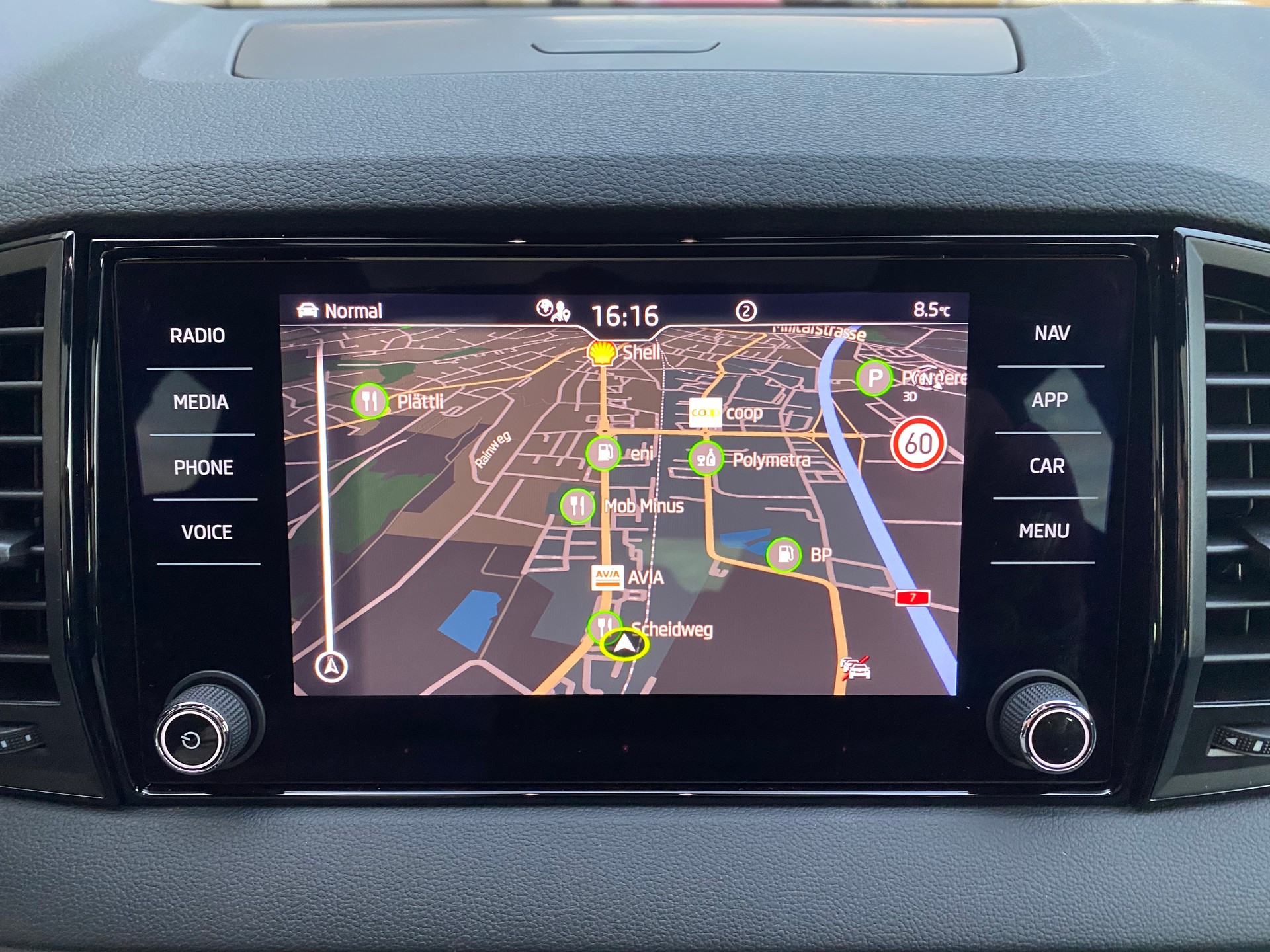 SKODA Karoq 2.0 TSI 190PS SportLine 4x4 DSG Top-Ausstattung **Panoramadach**-image-10