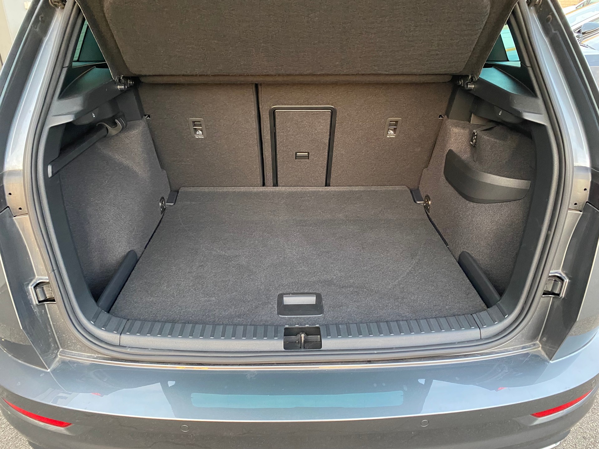 SKODA Karoq 2.0 TSI 190PS SportLine 4x4 DSG Top-Ausstattung **Panoramadach**-image-7