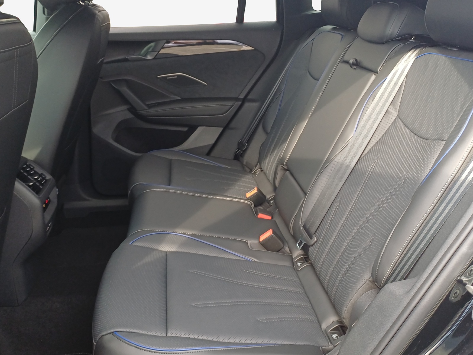 VW Tiguan 2.0 TSI DSG R-Line United 4Motion-image-11