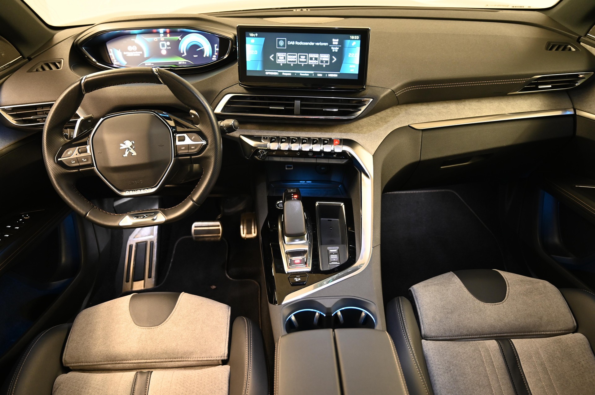 PEUGEOT 3008 1.6 Plug-in Hybrid4 GT Pack-image-8