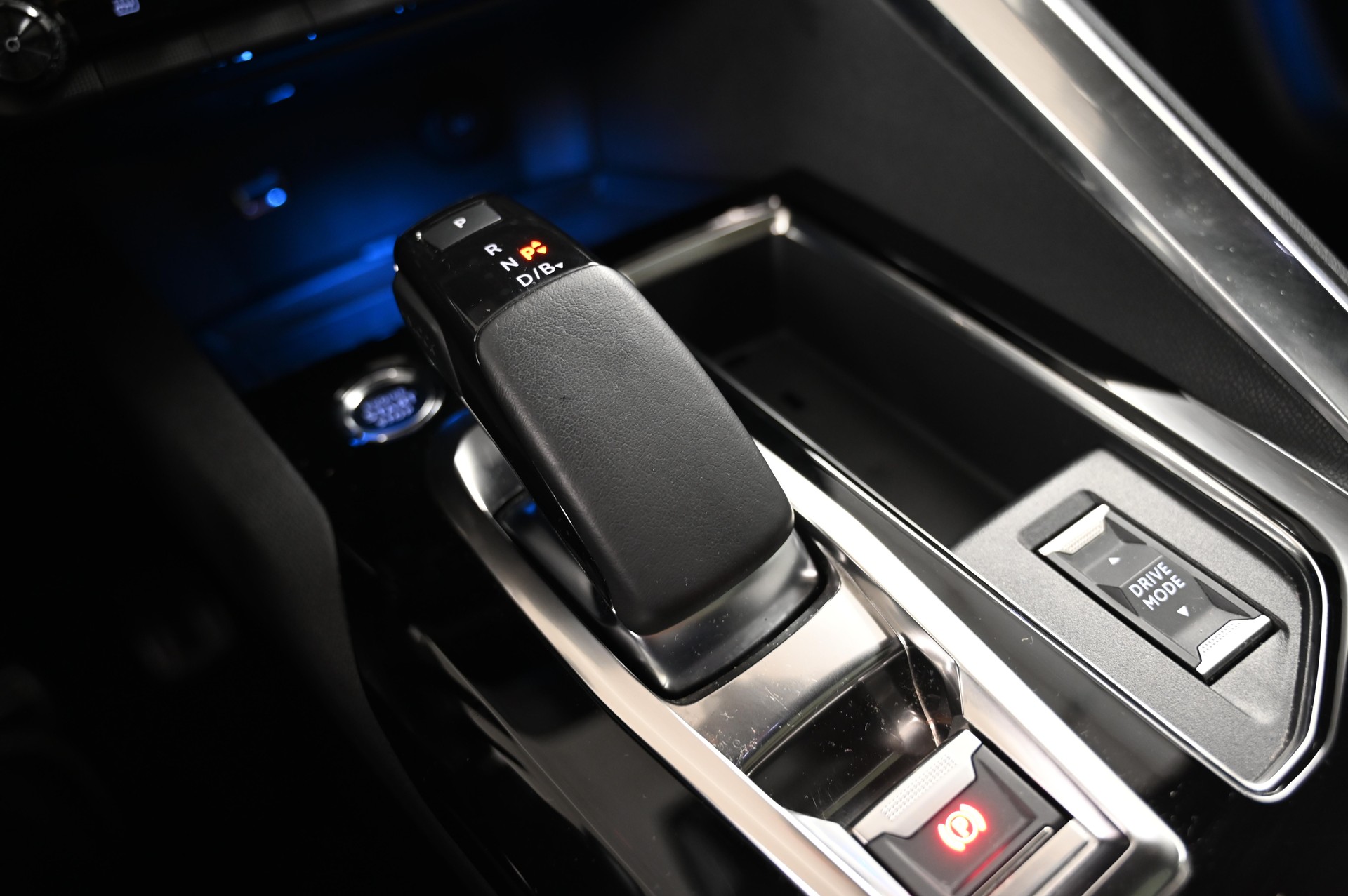 PEUGEOT 3008 1.6 Plug-in Hybrid4 GT Pack-image-15